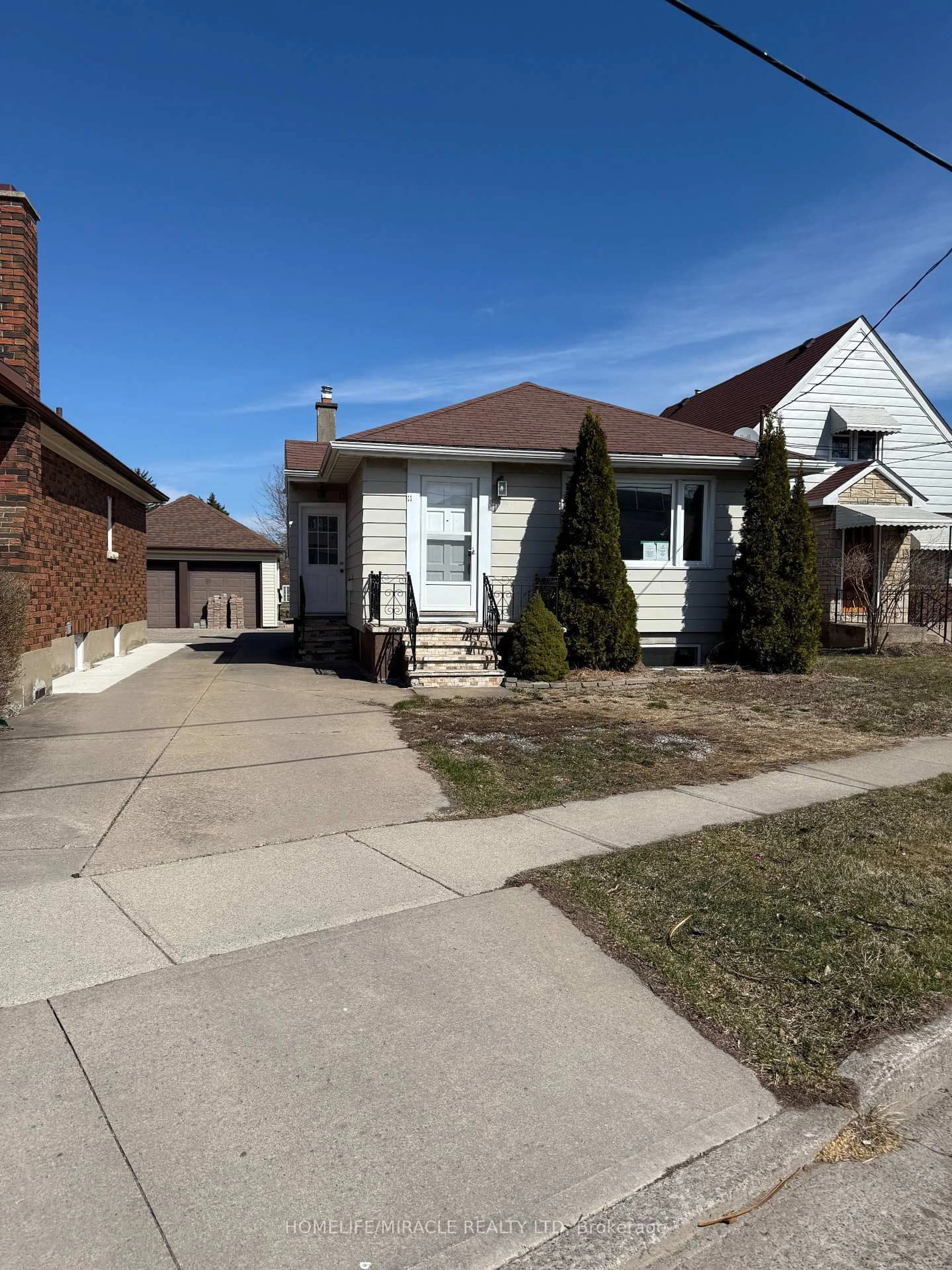 Home with brick exterior material, street for 11 Garnet St, St. Catharines Ontario L2M 5E6