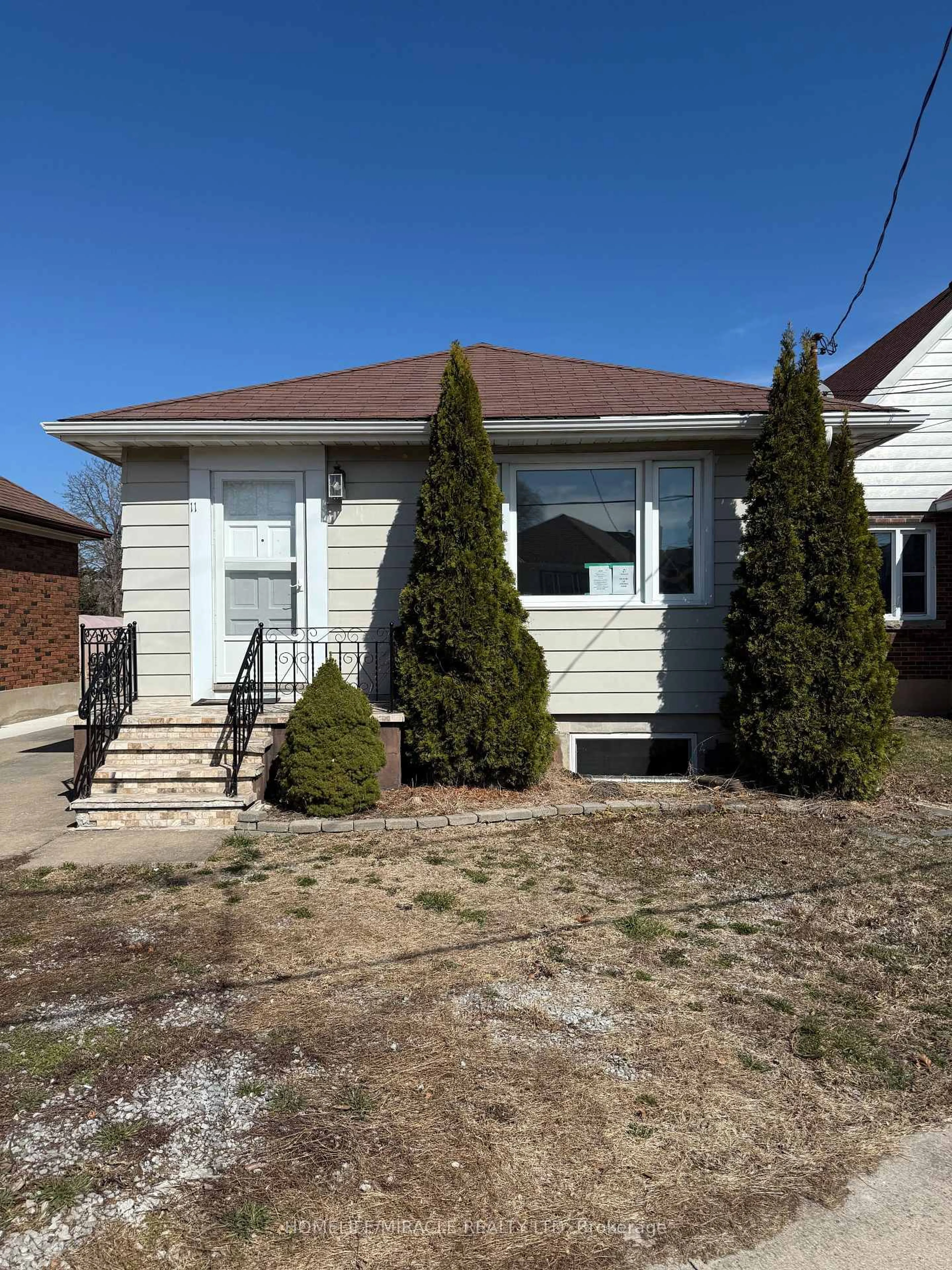 Home with vinyl exterior material, street for 11 Garnet St, St. Catharines Ontario L2M 5E6