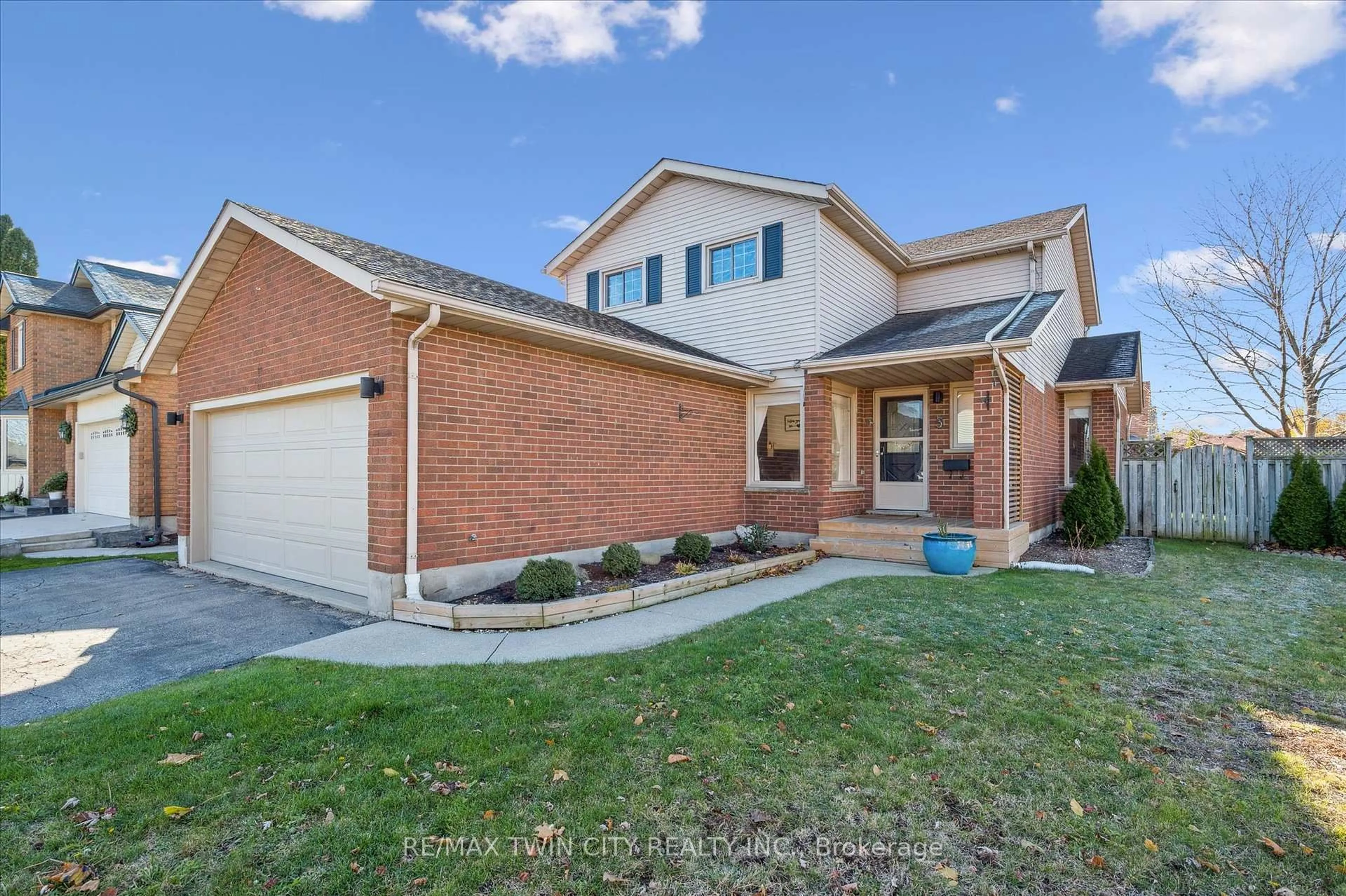 Home with brick exterior material, street for 3 Alona Ave, Cambridge Ontario N3C 3Y5