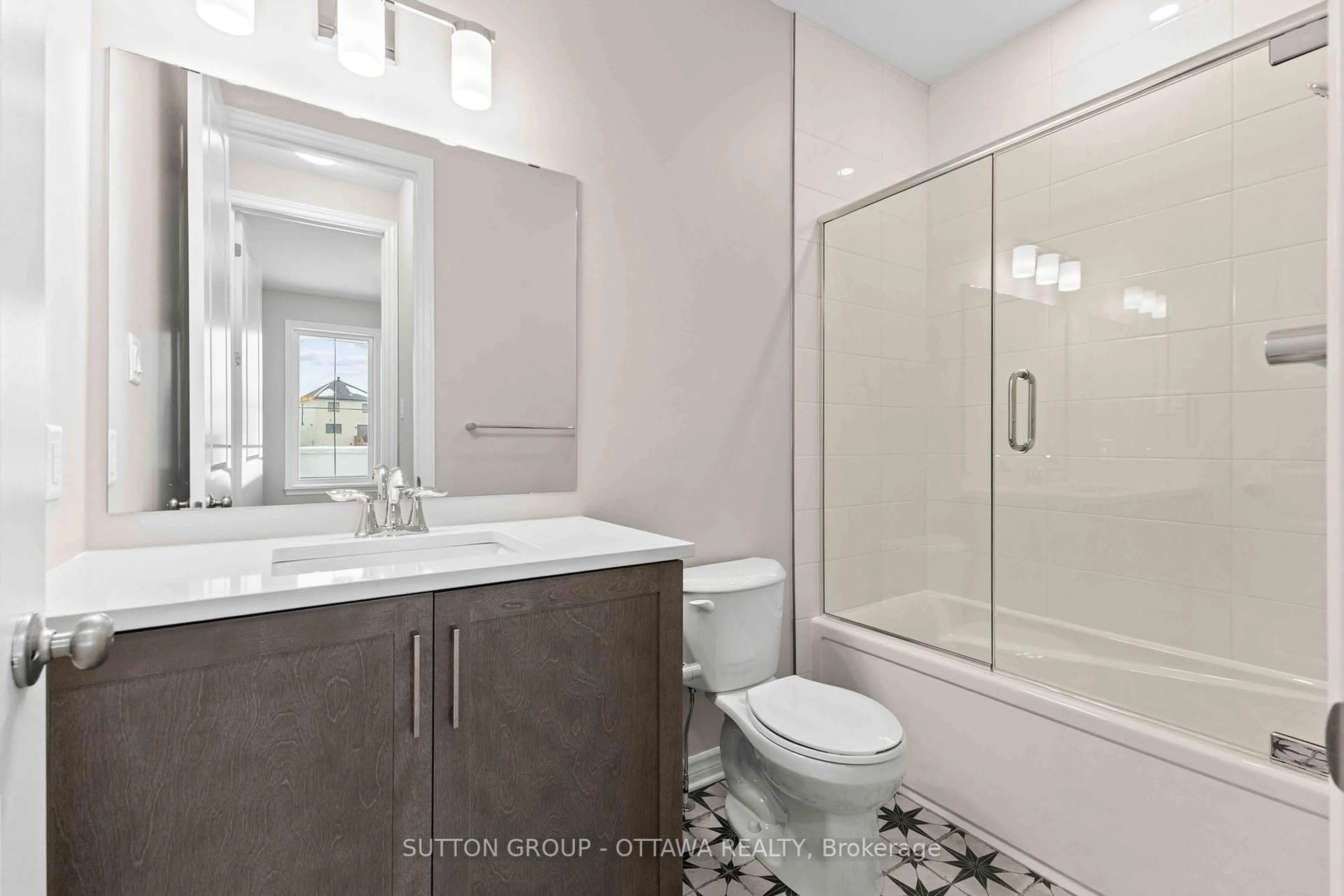 Standard bathroom, ceramic/tile floor for 1151 BRONZE Ave, Clarence-Rockland Ontario K4K 0M9