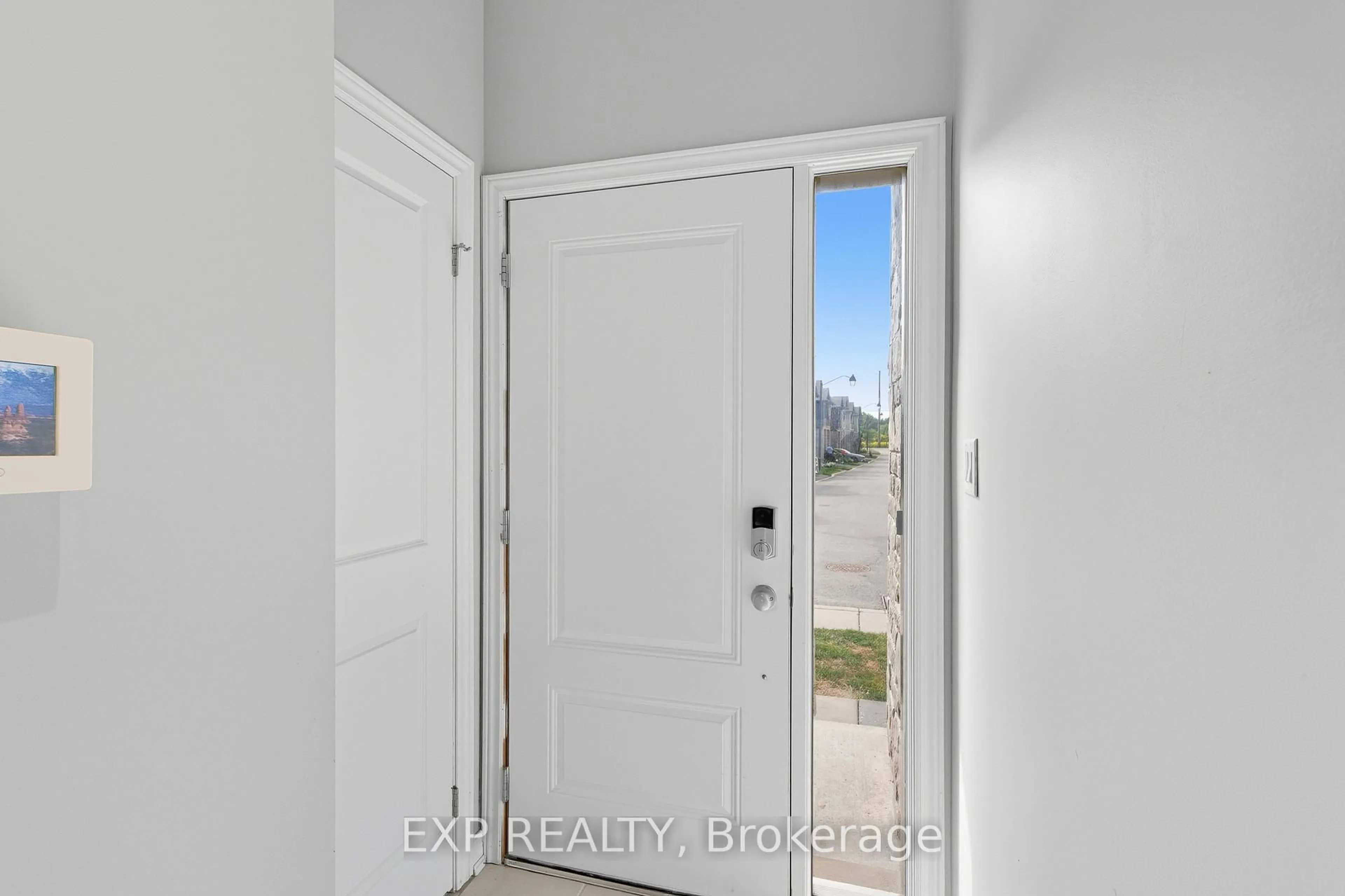 Indoor entryway for 377 Glancaster Rd #18, Hamilton Ontario L9G 0G4