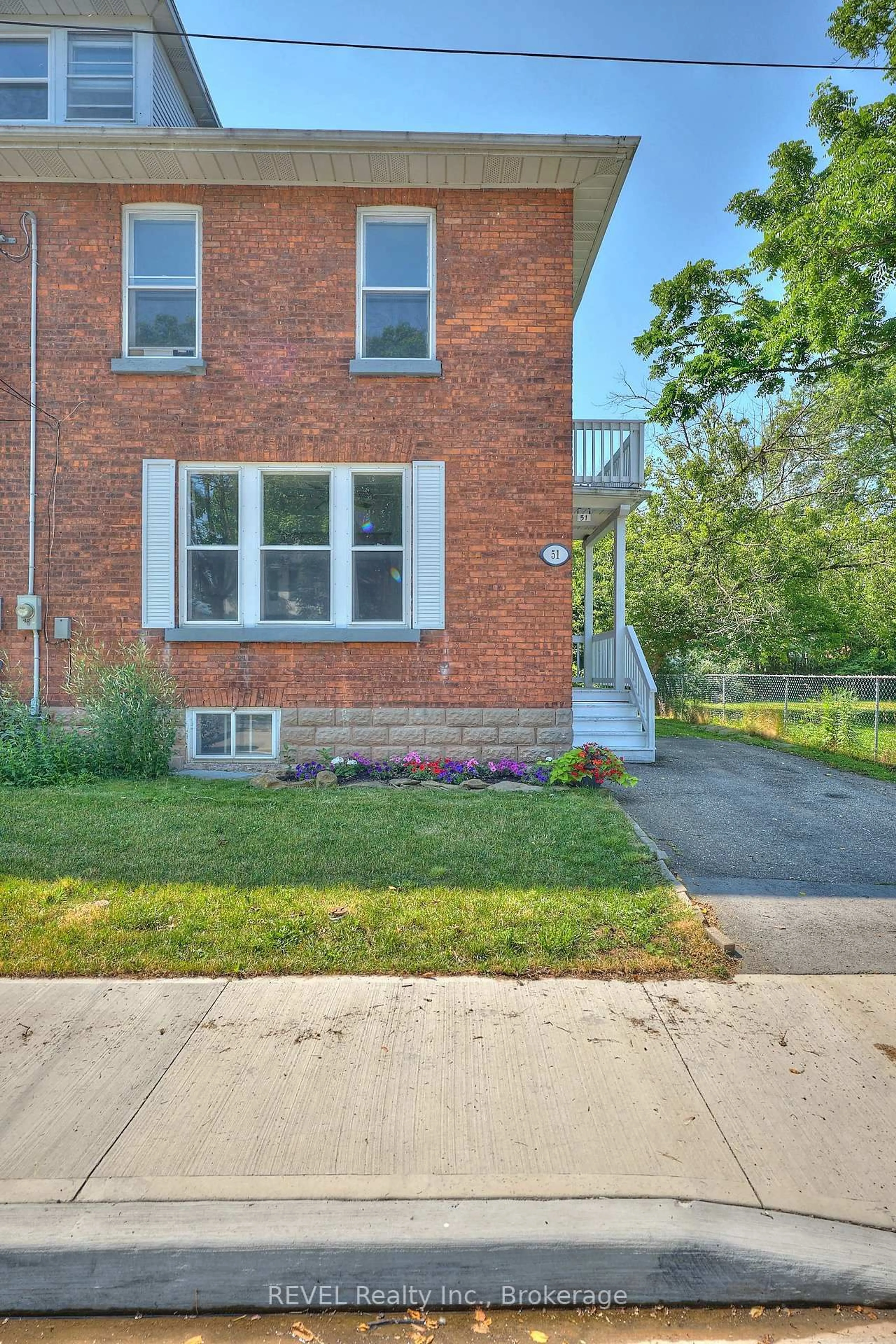 Home with brick exterior material, street for 51 Grove St, Welland Ontario L3B 4B3