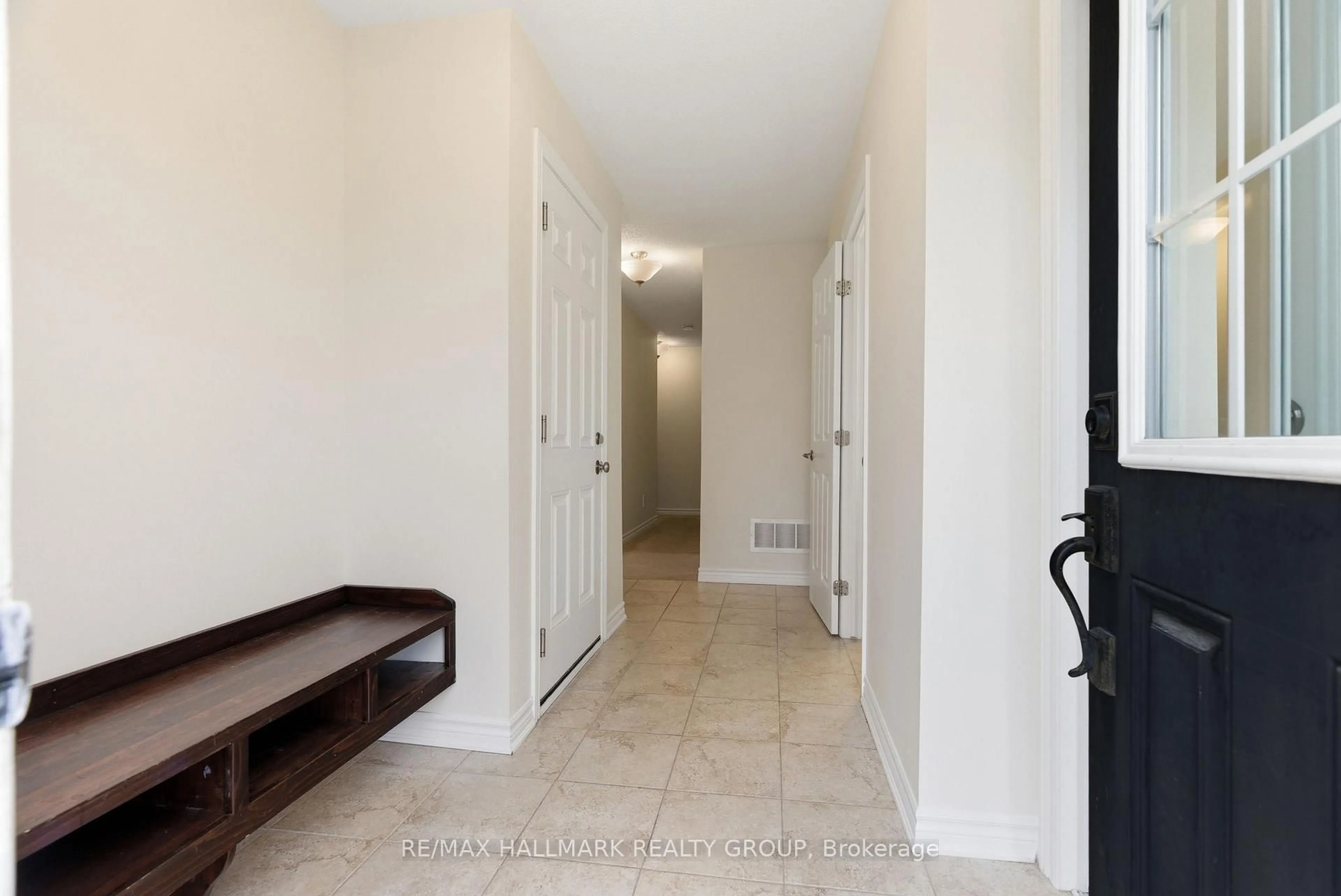 Indoor entryway for 1875 Maple Grove Rd, Stittsville Ontario K2S 0P1