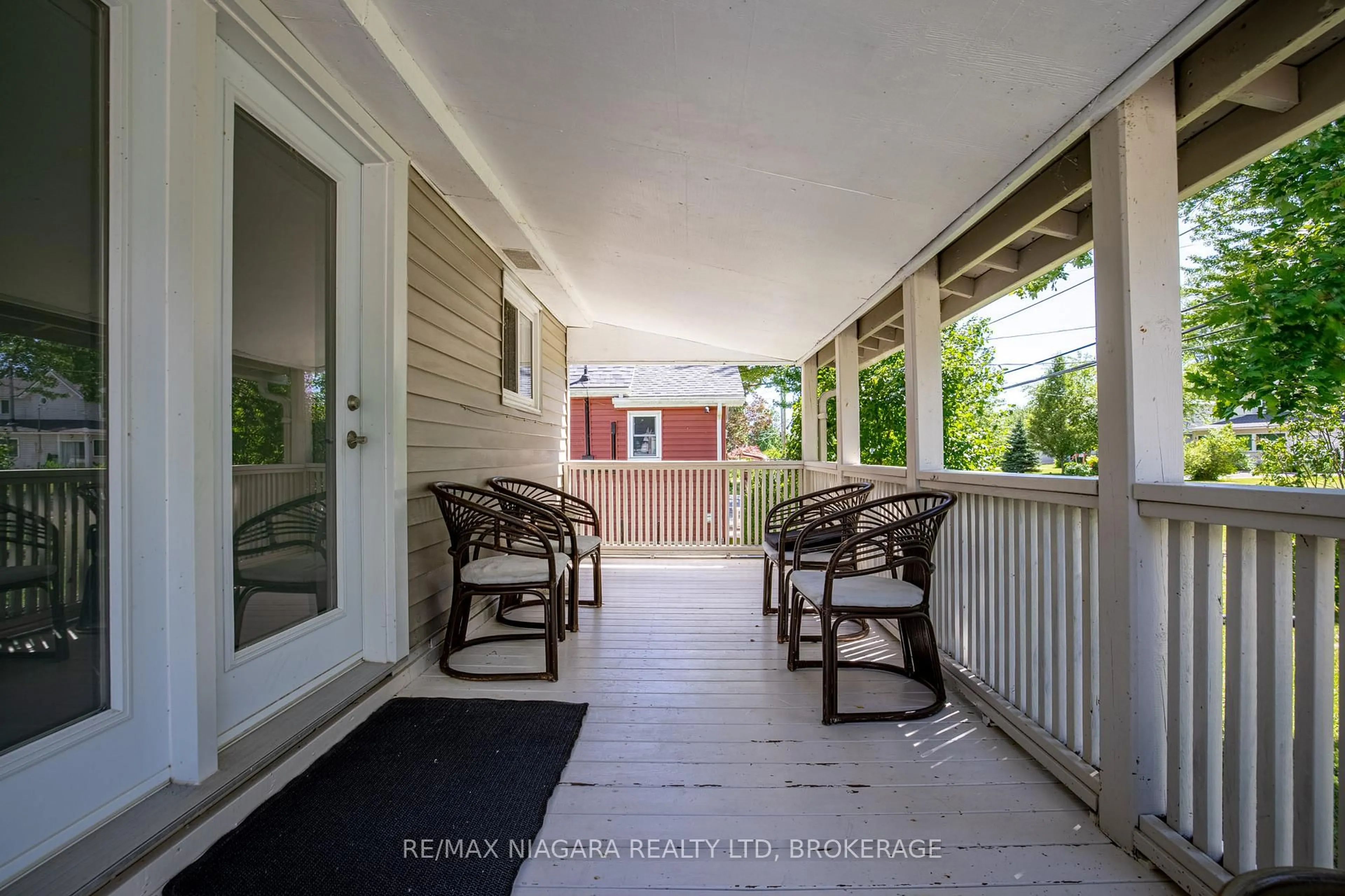 Patio, street for 434 Crescent Rd, Fort Erie Ontario L2A 4P7