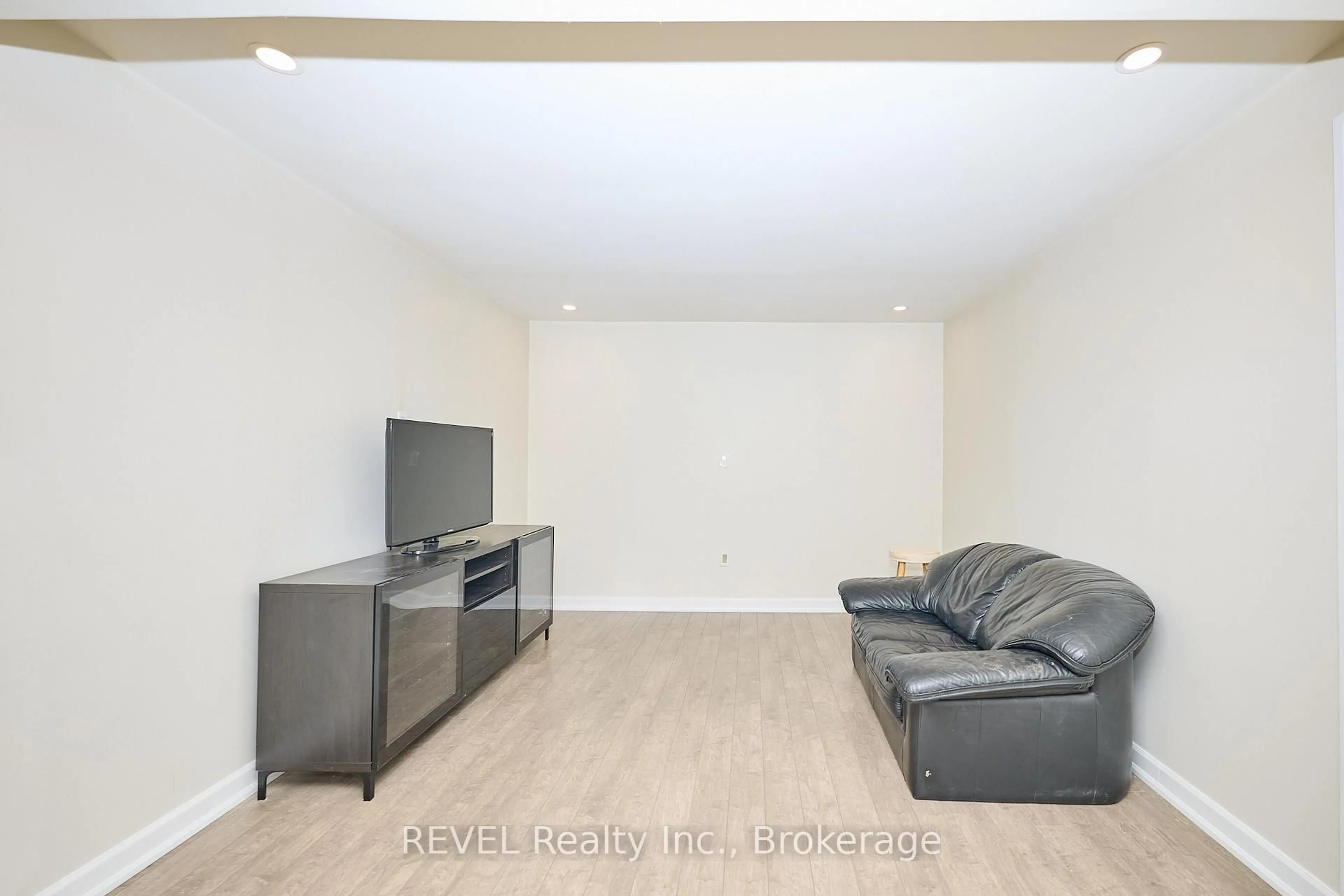 Unknown for 104 Tuliptree Rd, Thorold Ontario L2V 0A5