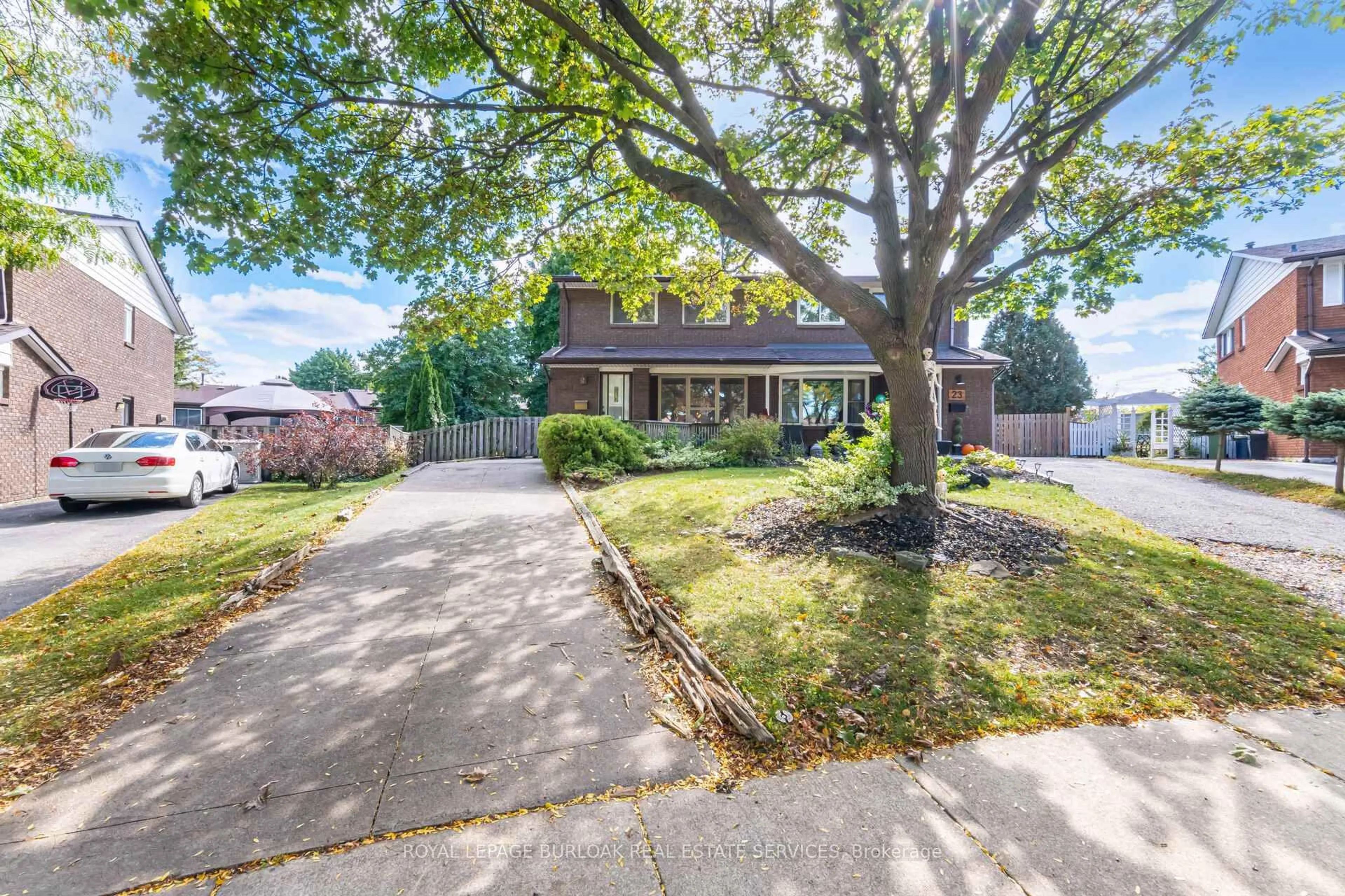 A pic from outside/outdoor area/front of a property/back of a property/a pic from drone, street for 21 Horning Dr, Hamilton Ontario L9C 6L2