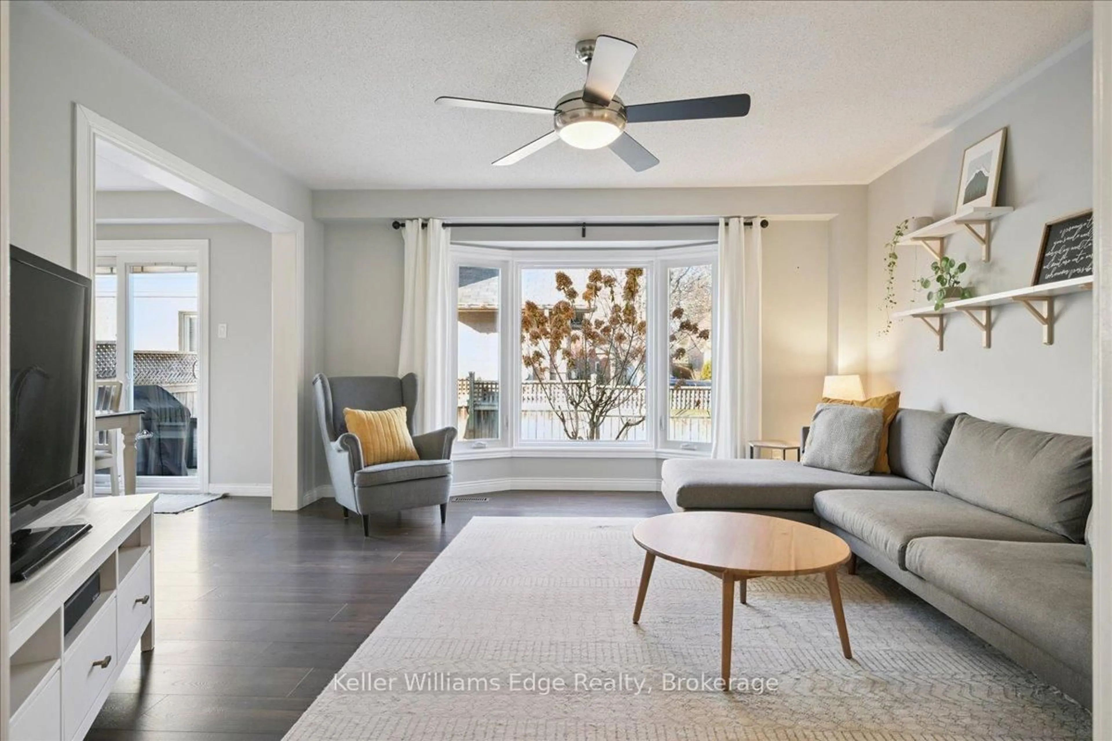 Living room with furniture, unknown for 123 LAURENDALE Ave, Hamilton Ontario L8B 0N2