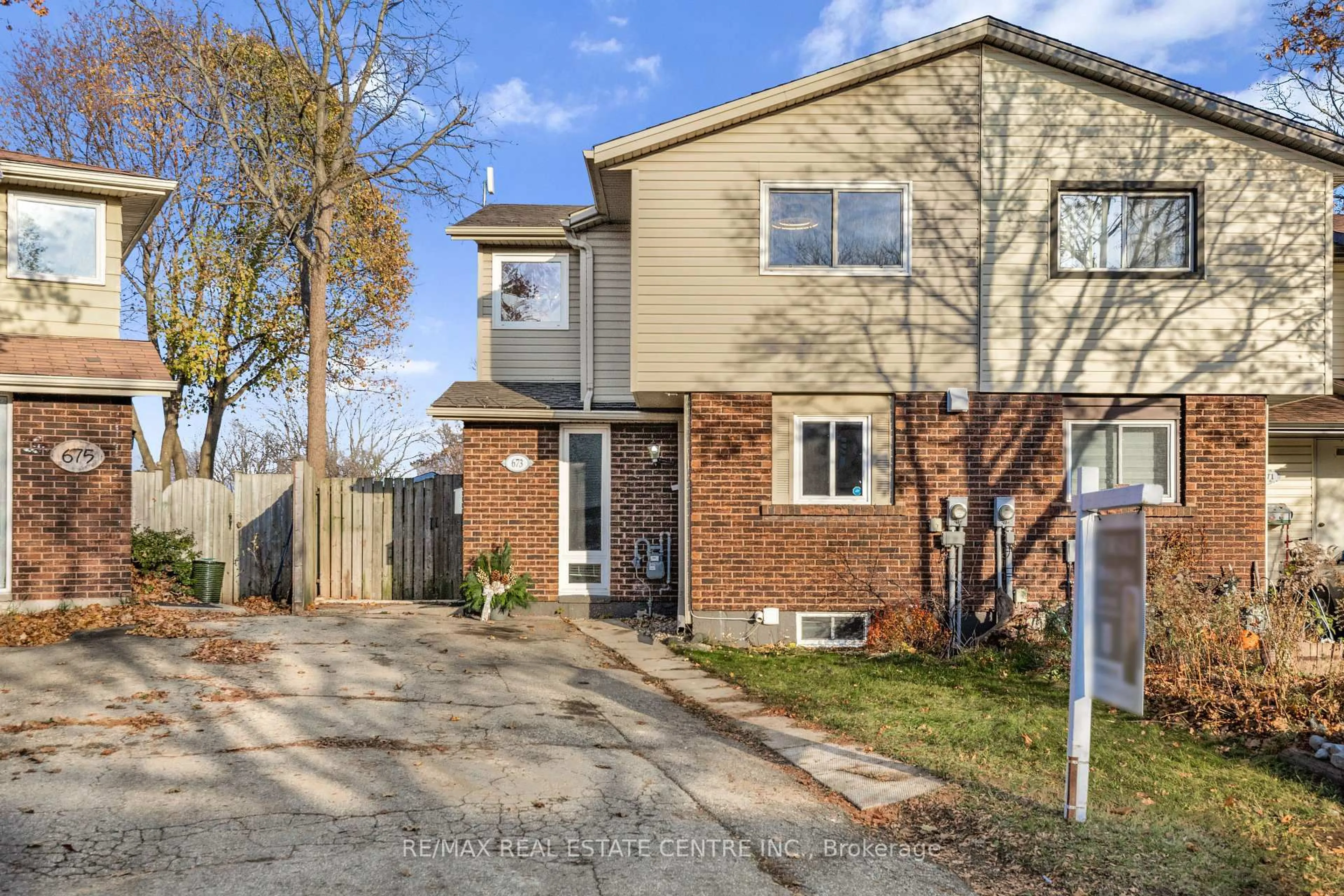 Home with brick exterior material, street for 673 Hillview Rd, Cambridge Ontario N3H 5C3