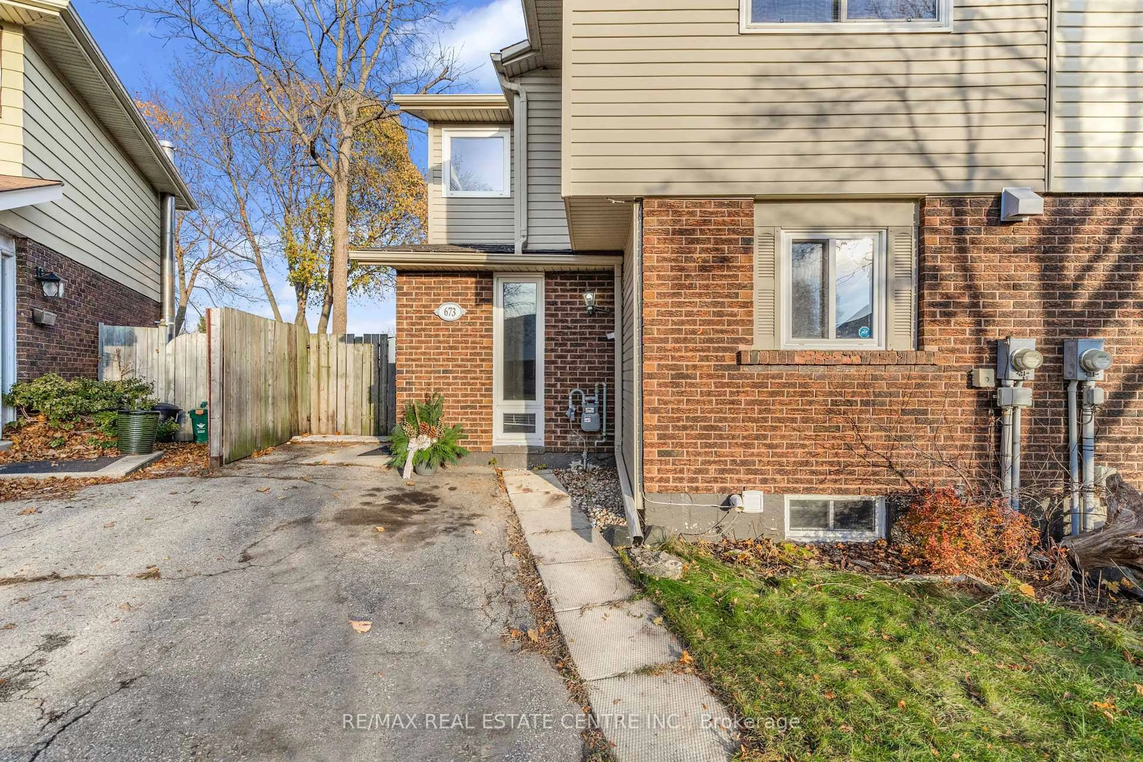 Home with brick exterior material, street for 673 Hillview Rd, Cambridge Ontario N3H 5C3