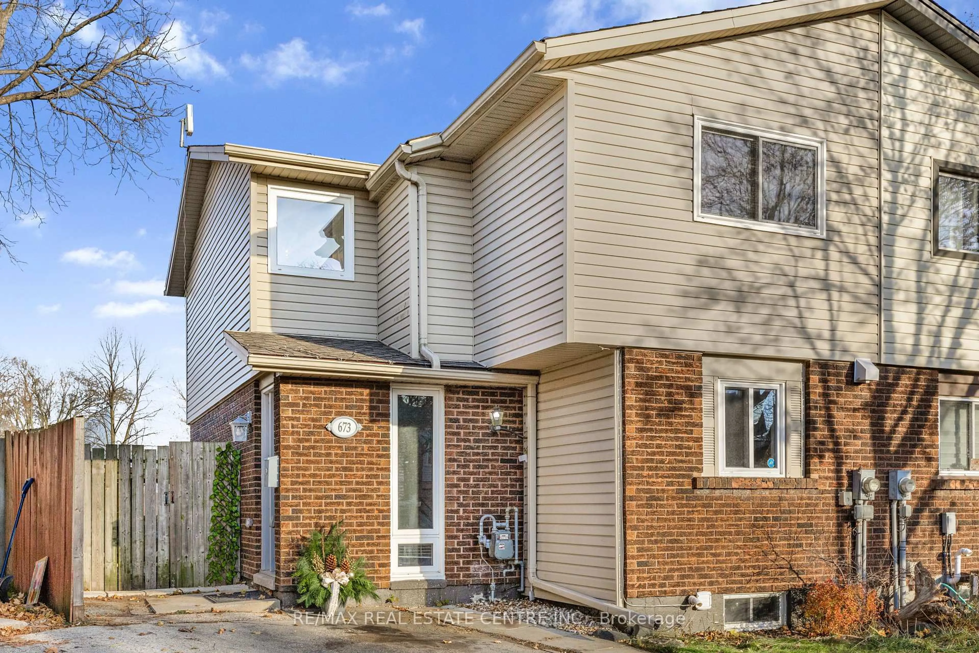 Home with brick exterior material, street for 673 Hillview Rd, Cambridge Ontario N3H 5C3