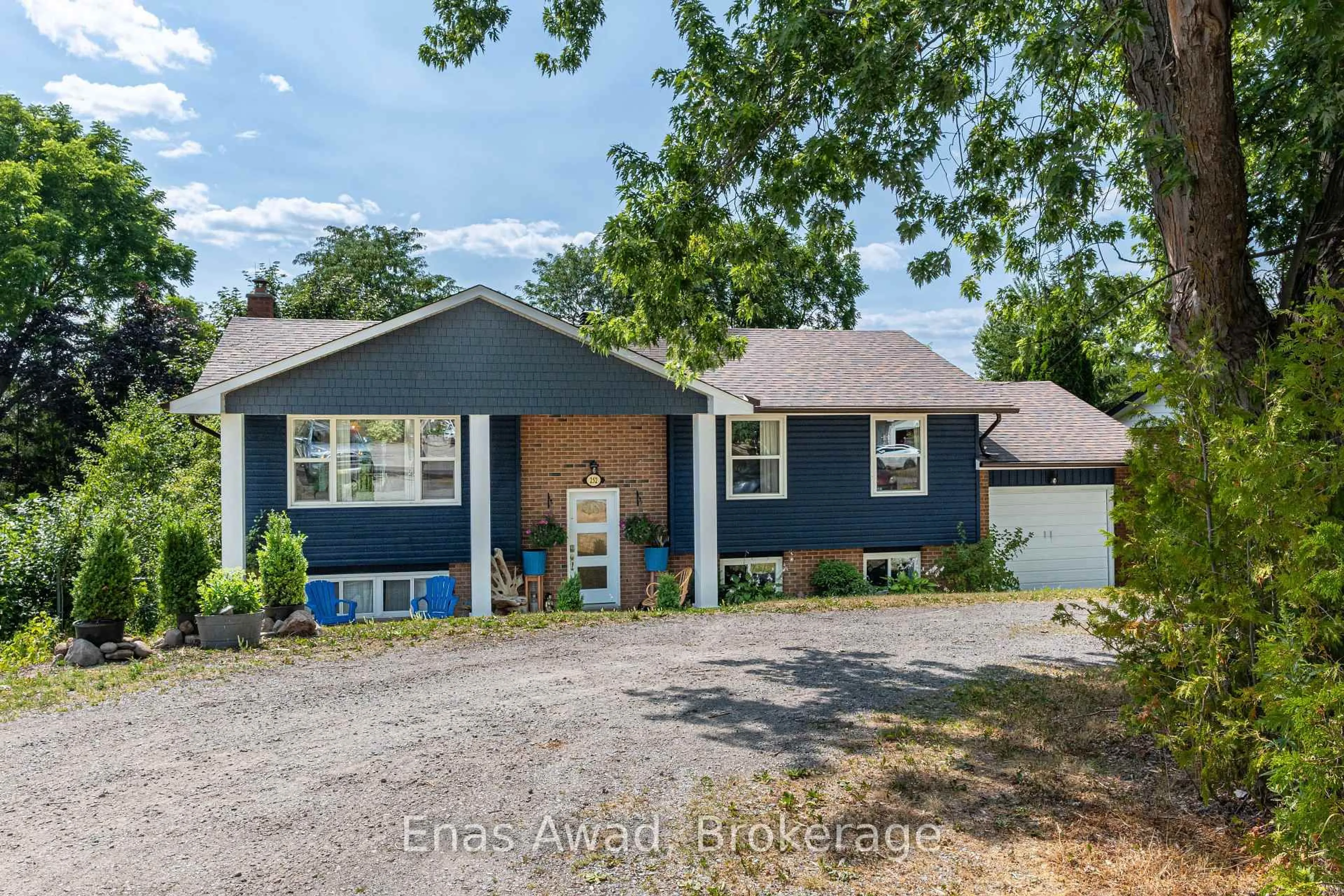 Unknown for 252 Queen St, Selwyn Ontario K0L 2H0