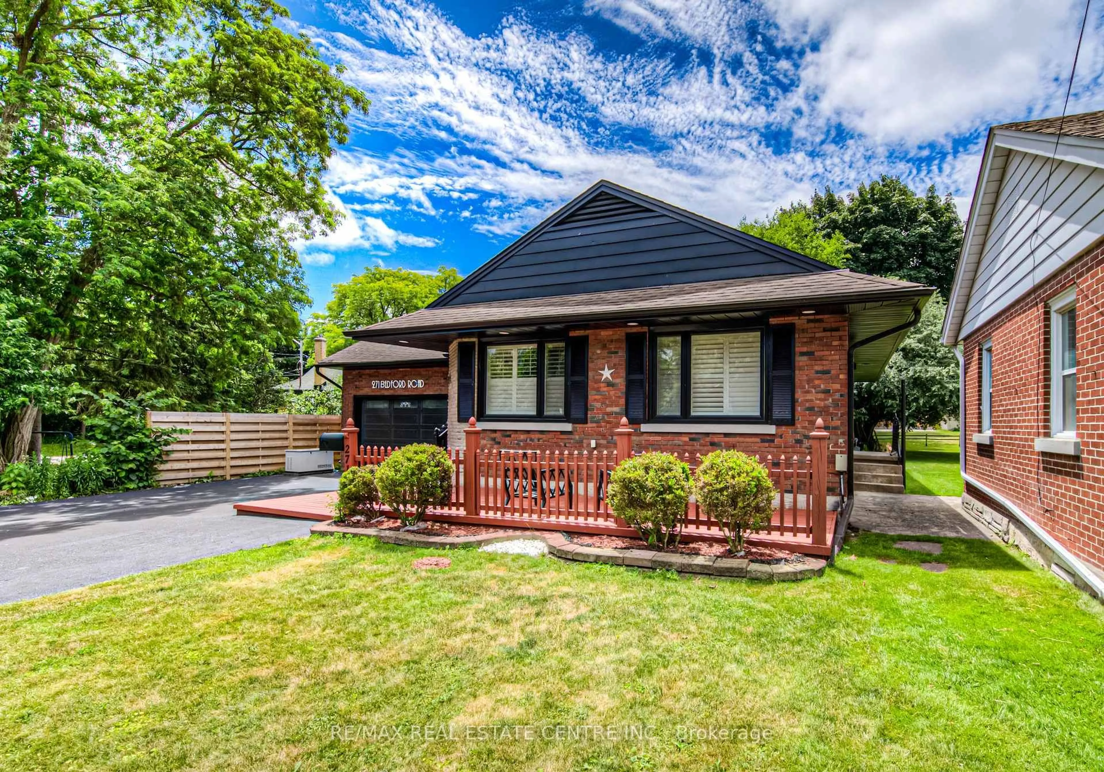 Home with brick exterior material, street for 271 Bedford Rd, Kitchener Ontario N2G 3A7