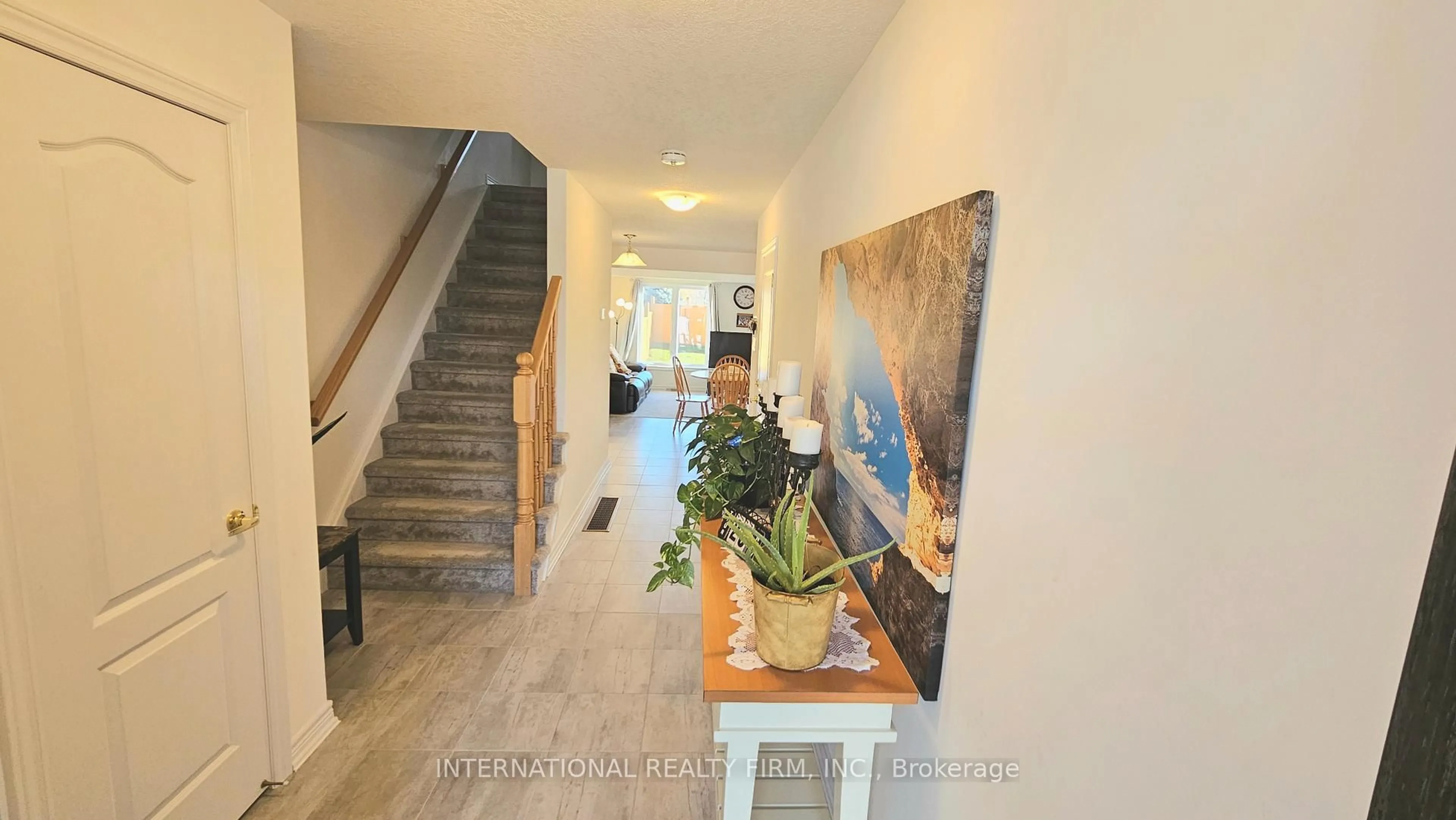 Indoor foyer for 159 Stonebrook Way, Grey Highlands Ontario N0C 1H0