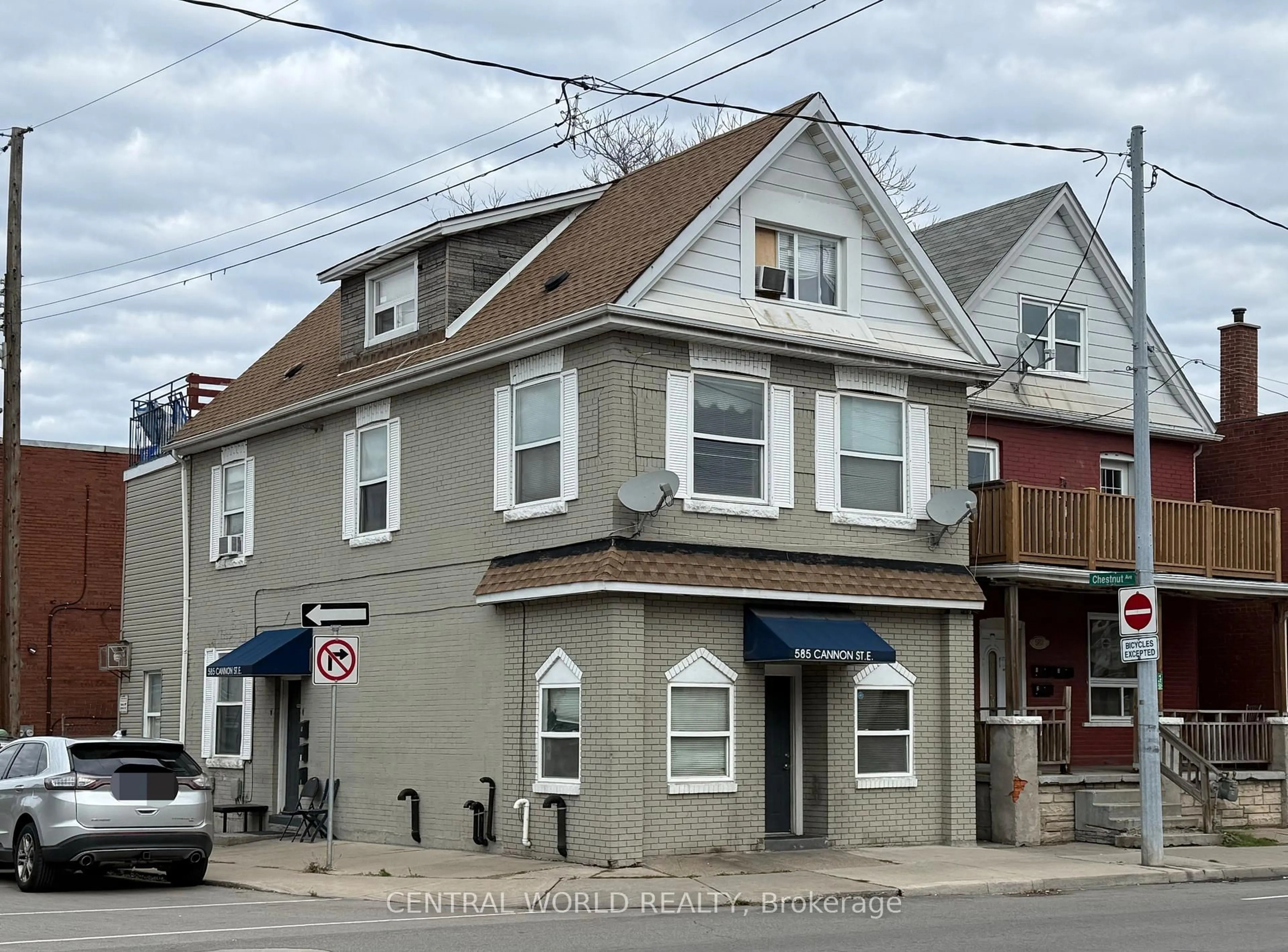 Unknown for 585 Cannon St, Hamilton Ontario L8L 2G6