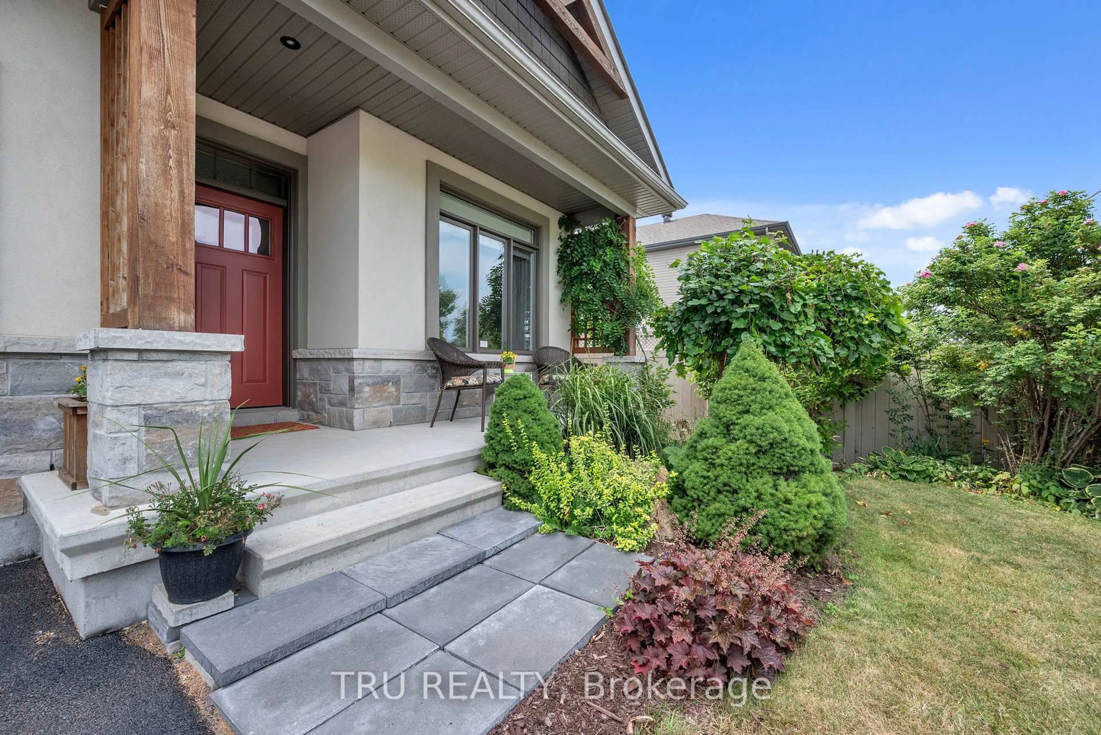 Indoor entryway for 590 Robert Hill St, Almonte Ontario K0A 1A0
