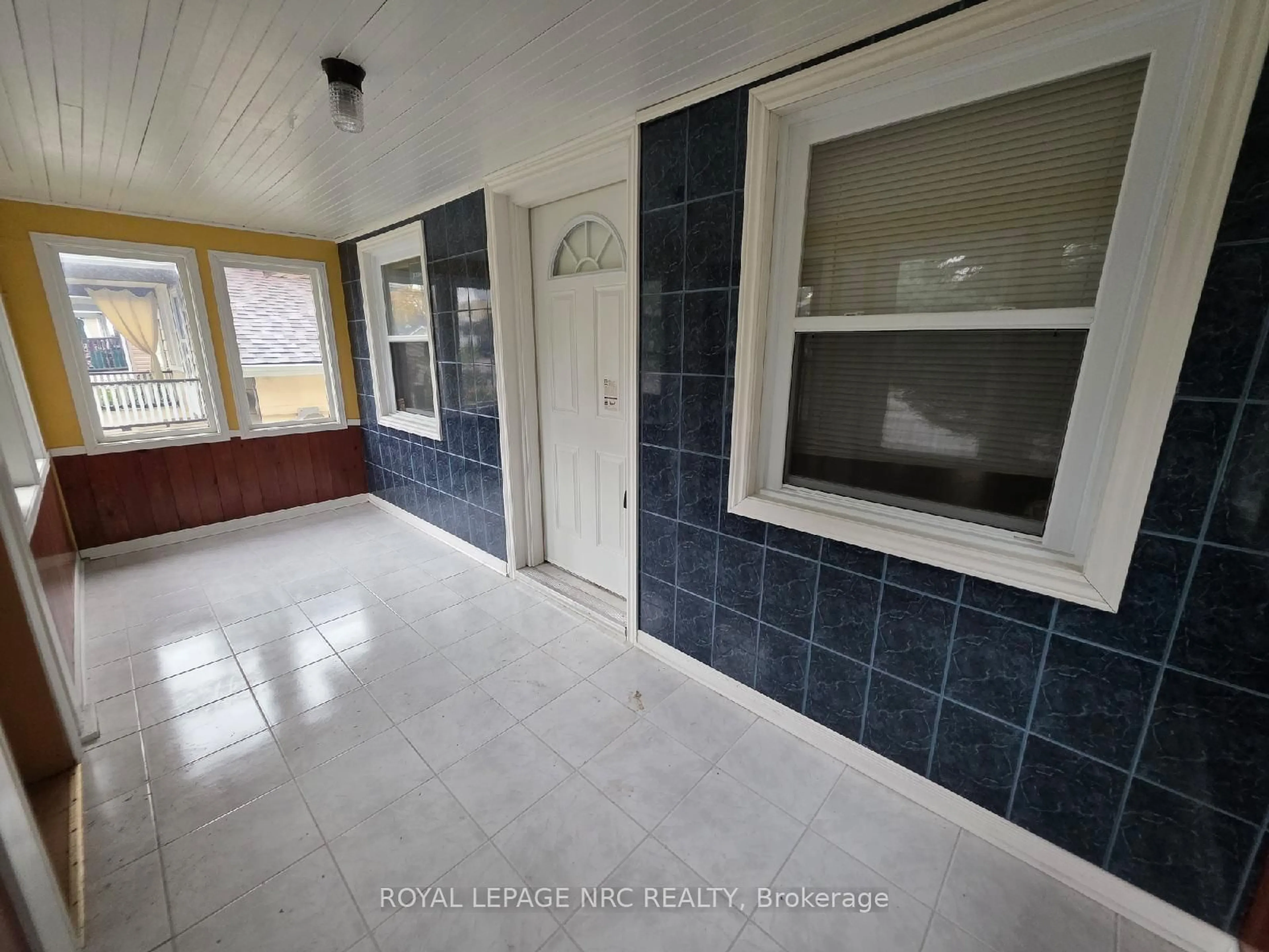 A pic of a room for 6414 Taylor St, Niagara Falls Ontario L2G 2G1