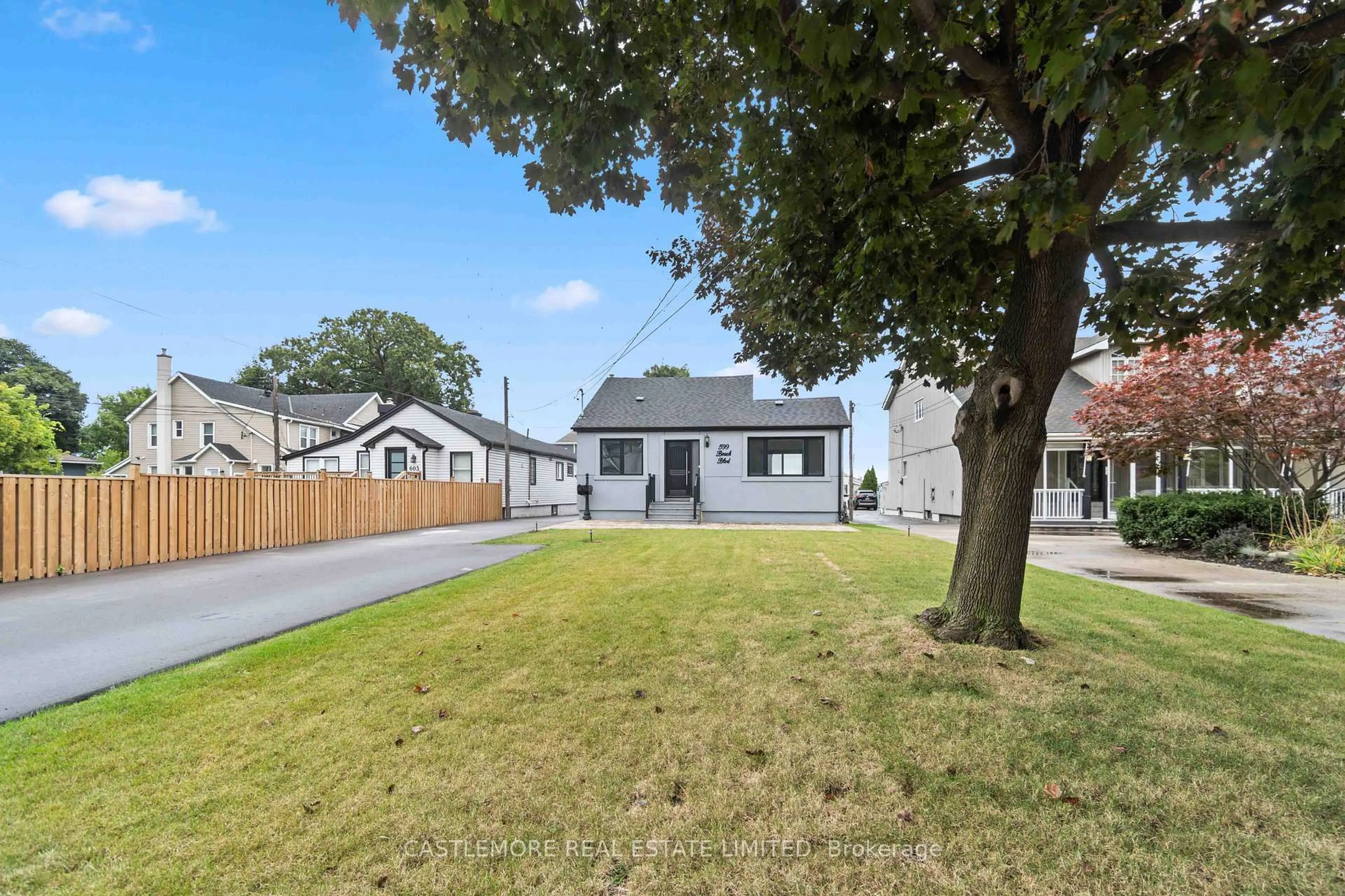 A pic from outside/outdoor area/front of a property/back of a property/a pic from drone, street for 599 Beach Blvd, Hamilton Ontario L8H 6X8