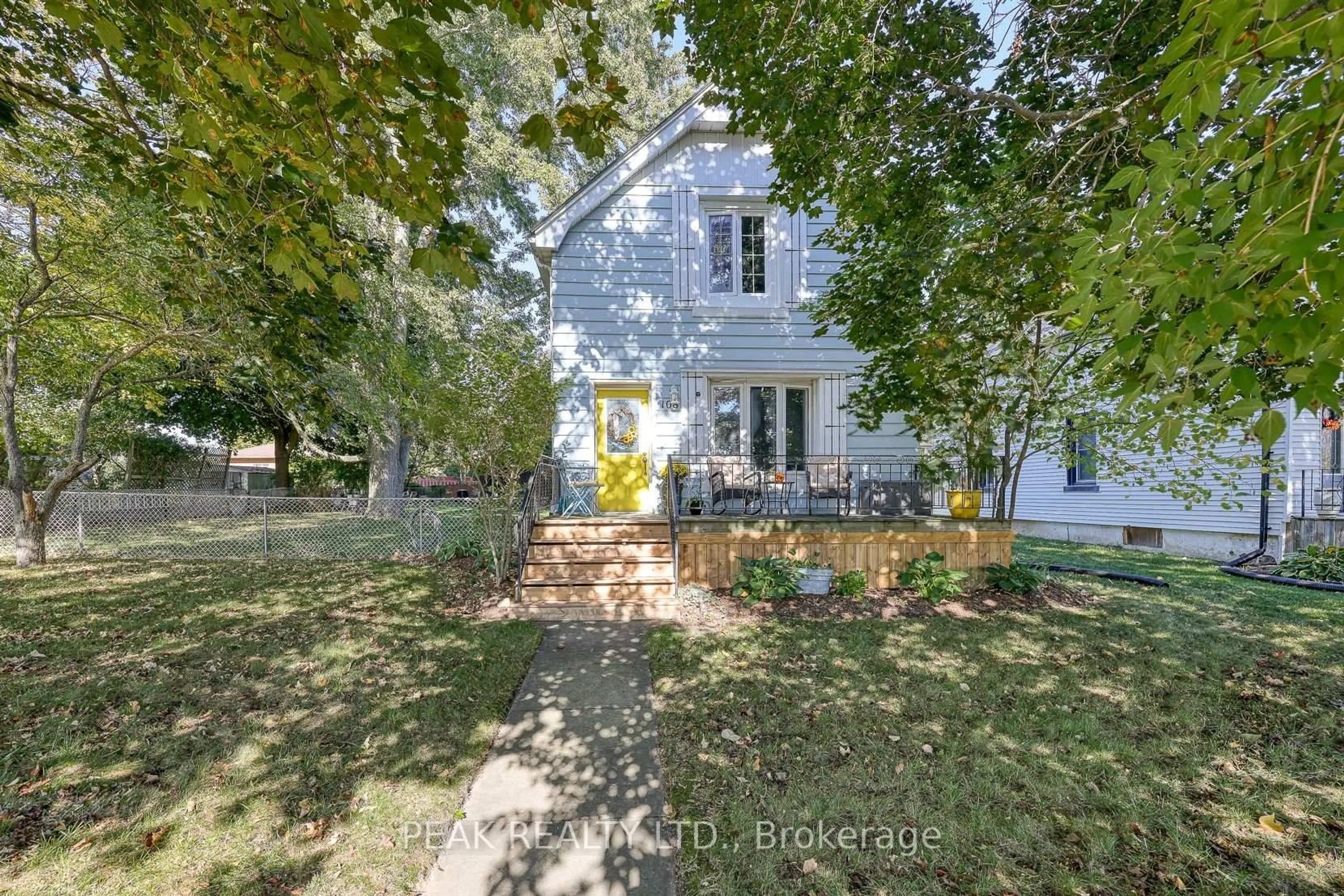 A pic from outside/outdoor area/front of a property/back of a property/a pic from drone, street for 108 BALDWIN St, Tillsonburg Ontario N4G 2K6