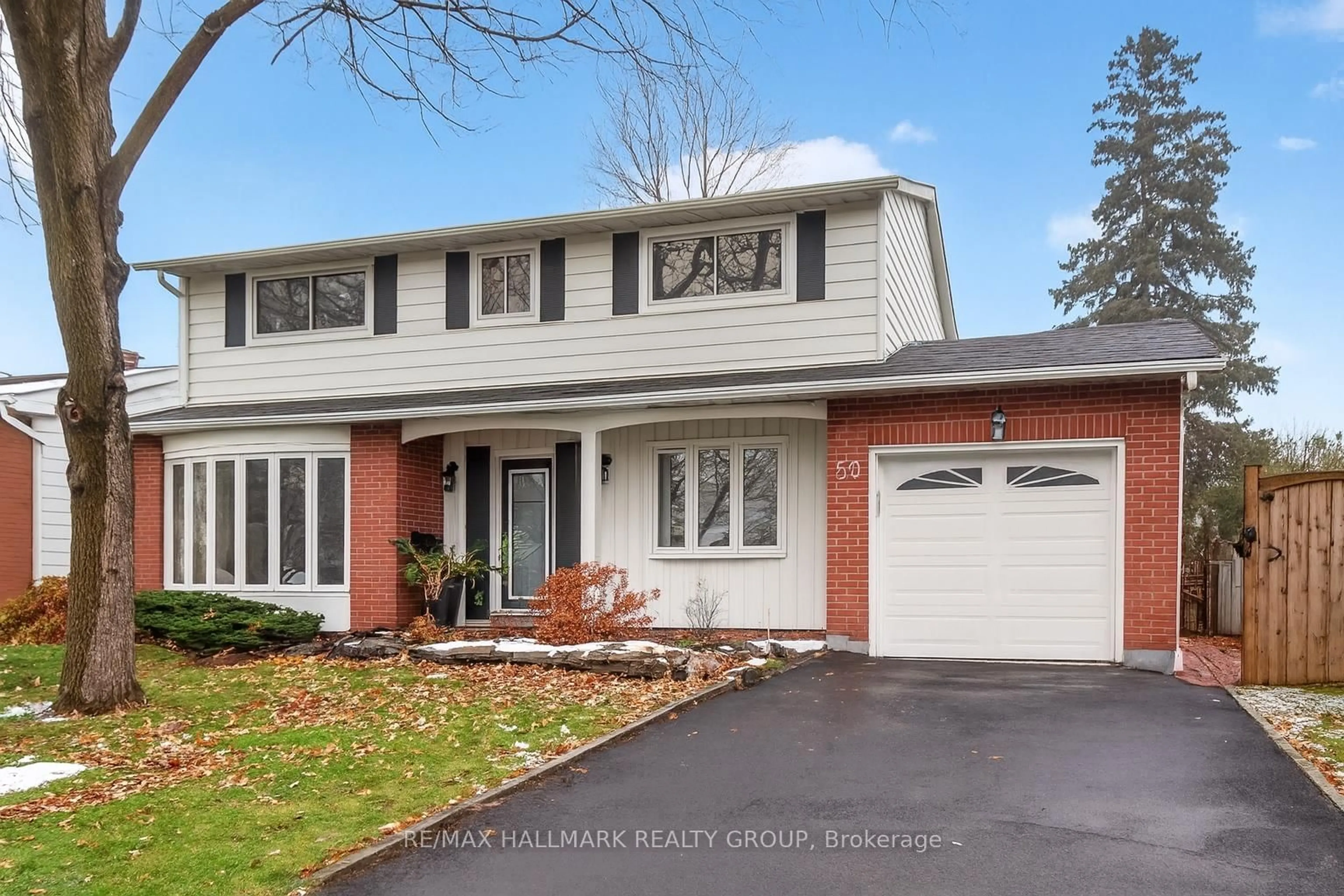 Home with vinyl exterior material, street for 89 Westpark Dr, Gloucester Ontario K1B 3G4