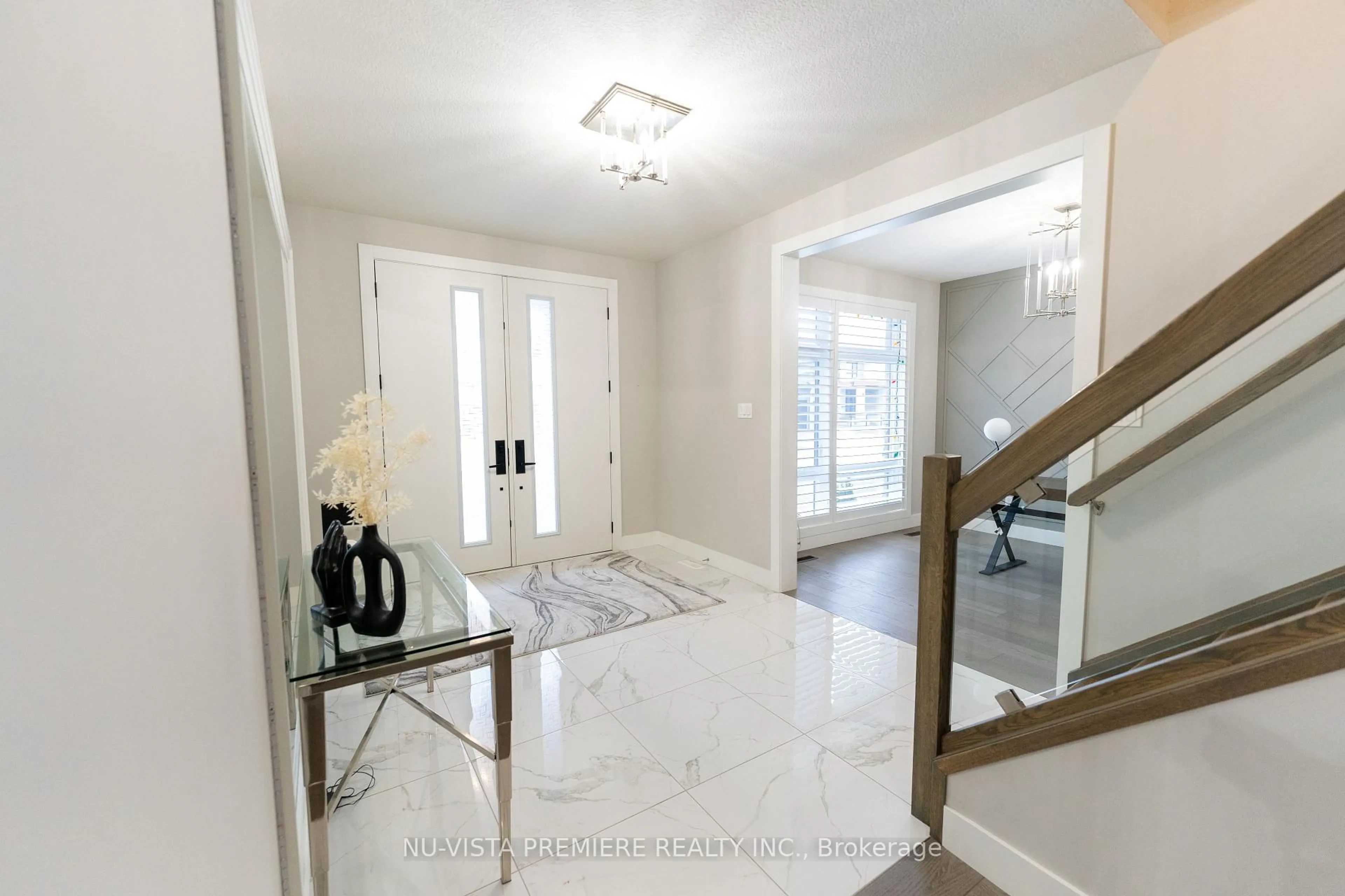 Indoor entryway for 3354 Mersea St, London South Ontario N6P 0G3