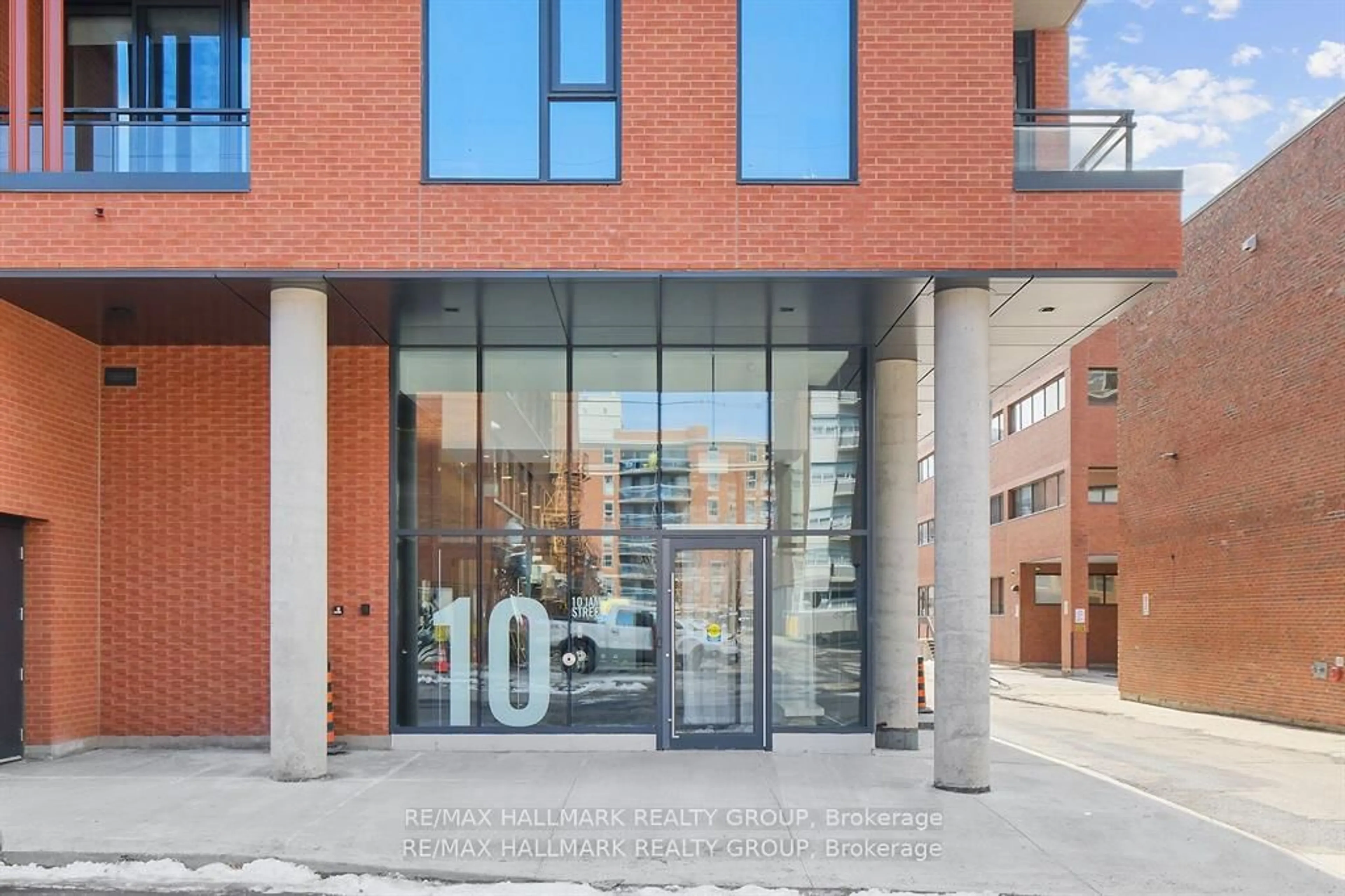 Indoor foyer for 10 James St #617, Ottawa Ontario K2P 1T2