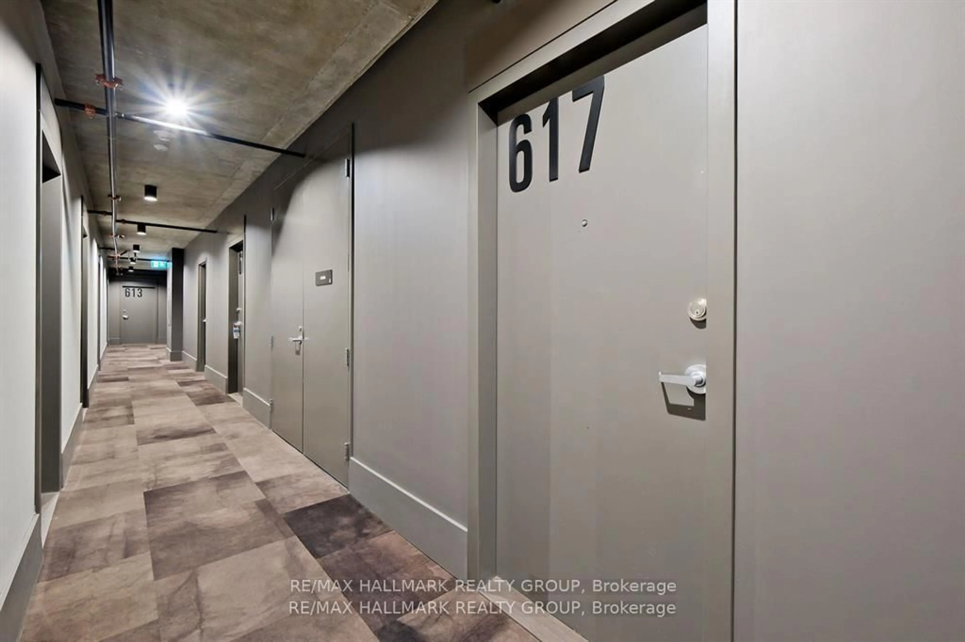 Indoor foyer for 10 James St #617, Ottawa Ontario K2P 1T2