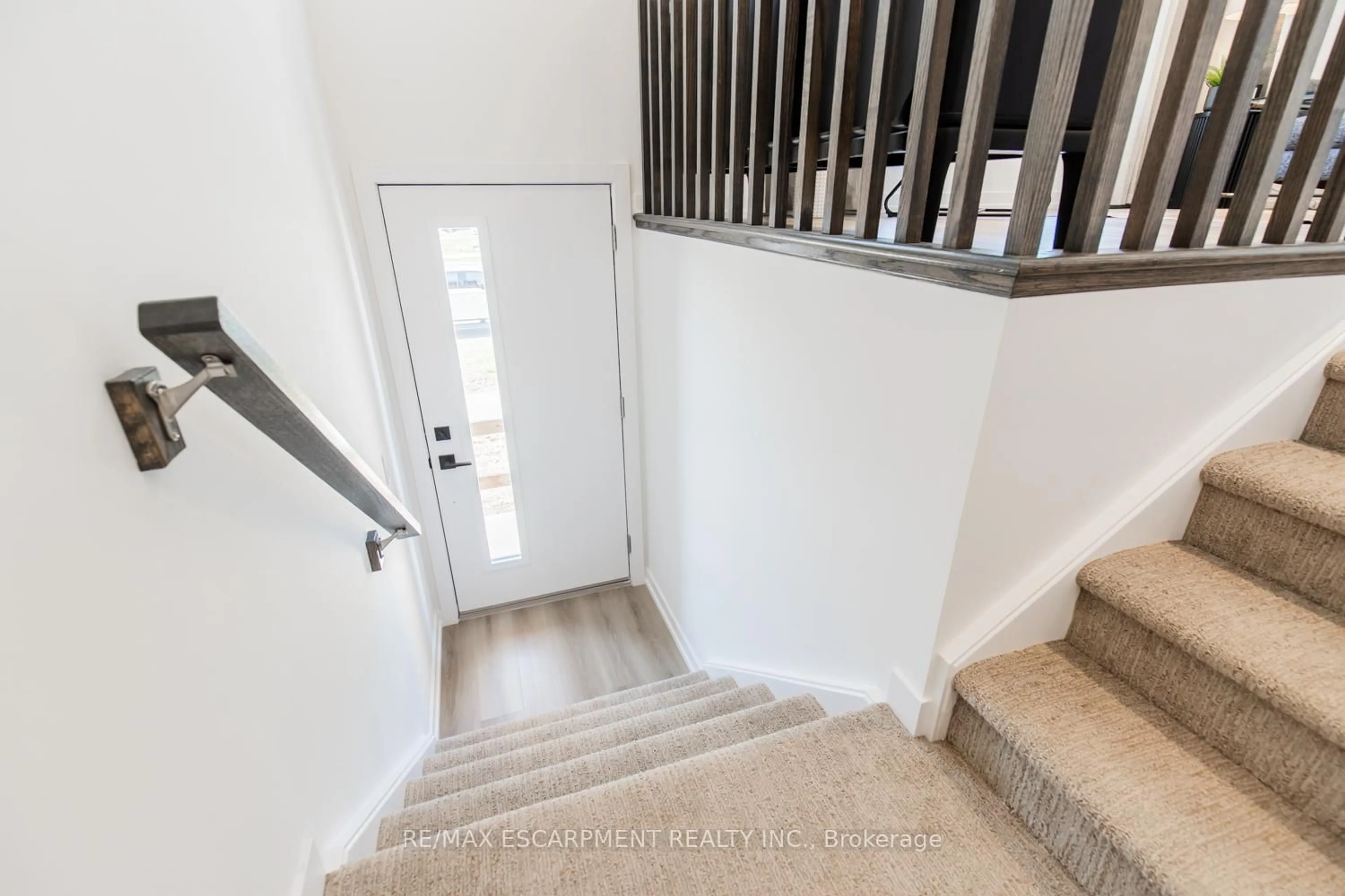 Stairs for 205 Burke St, Hamilton Ontario L0R 2H7
