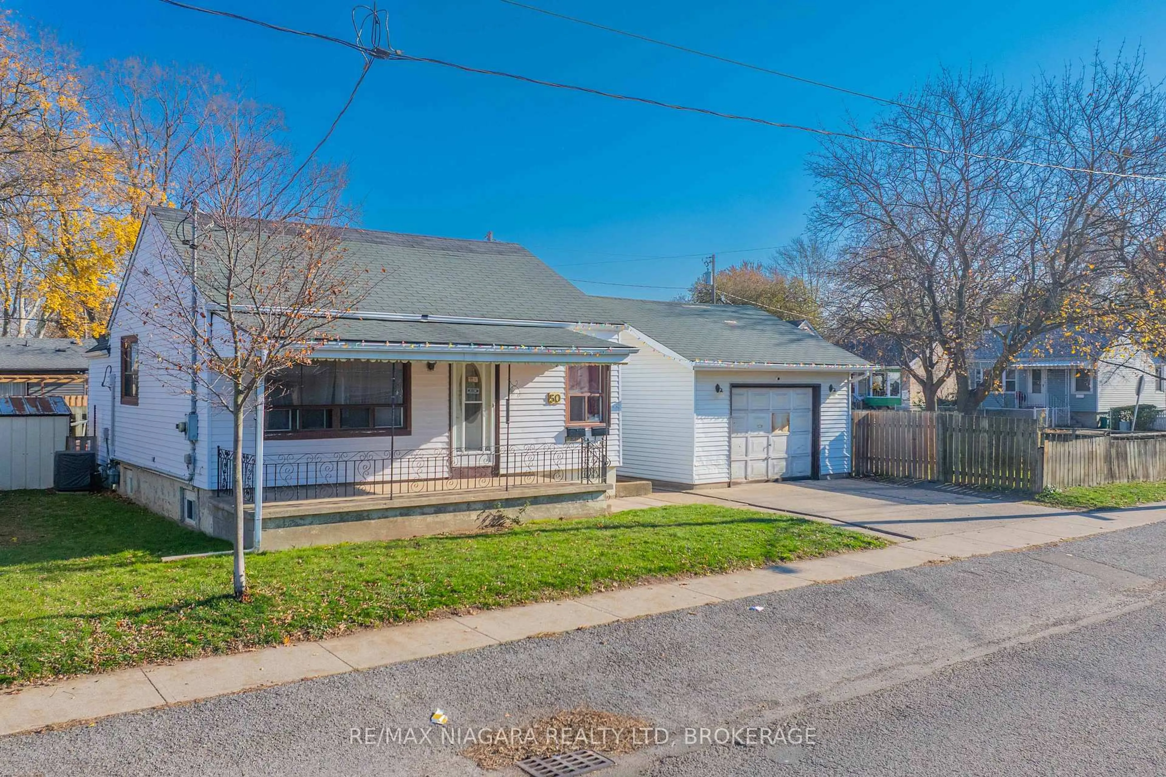 A pic from outside/outdoor area/front of a property/back of a property/a pic from drone, street for 50 HAIG St, St. Catharines Ontario L2R 6K9