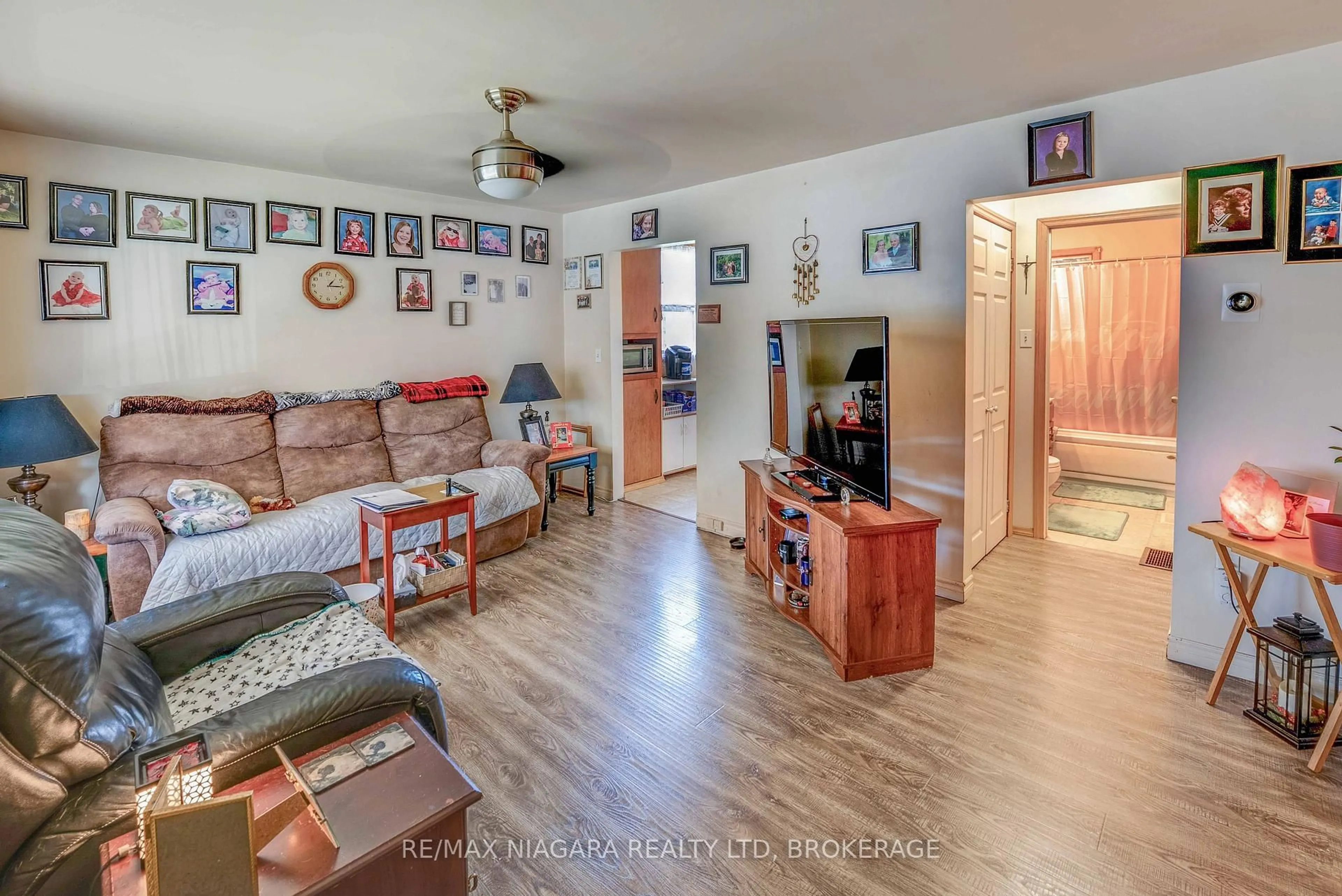 Living room with furniture, unknown for 50 HAIG St, St. Catharines Ontario L2R 6K9