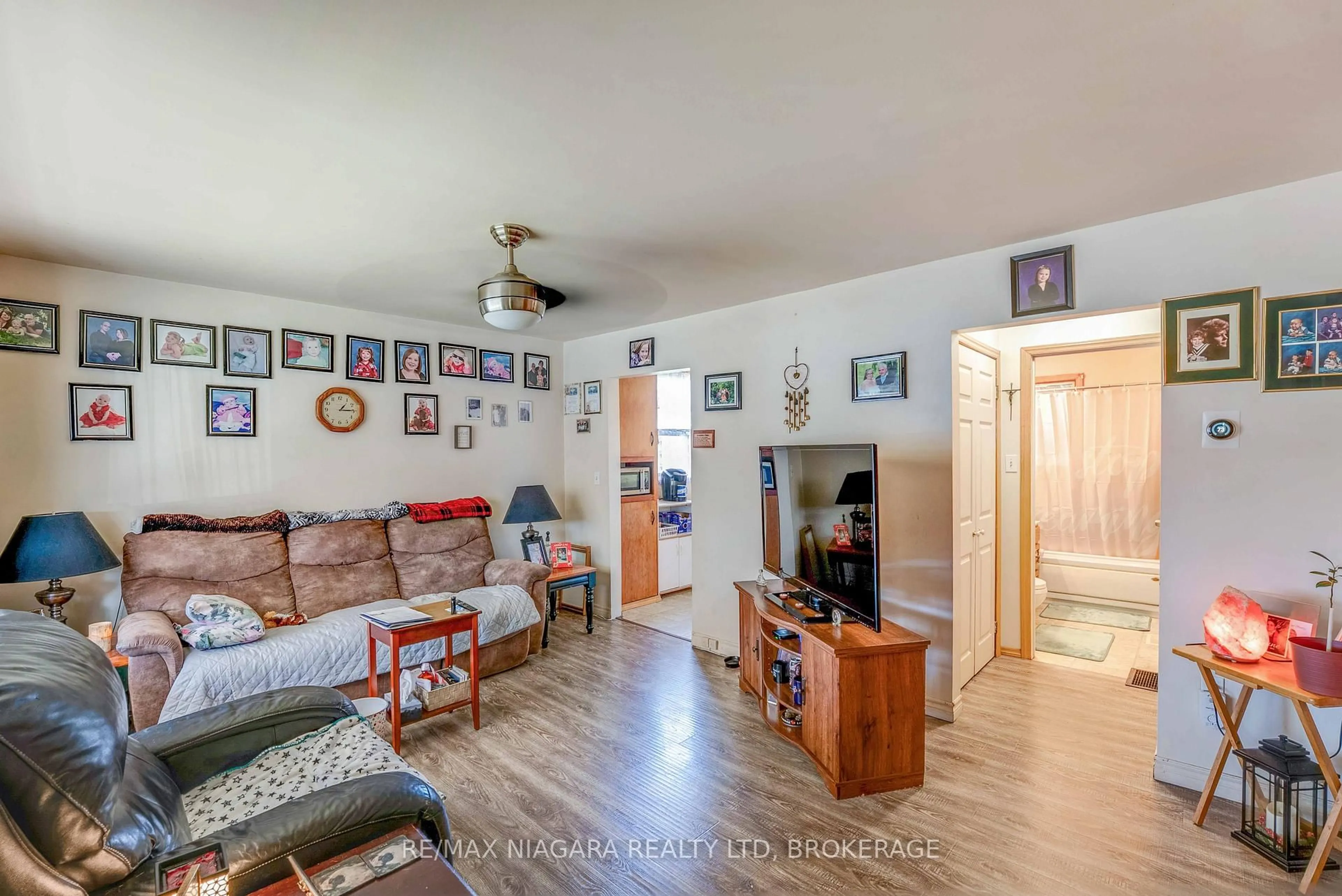 Living room with furniture, unknown for 50 HAIG St, St. Catharines Ontario L2R 6K9