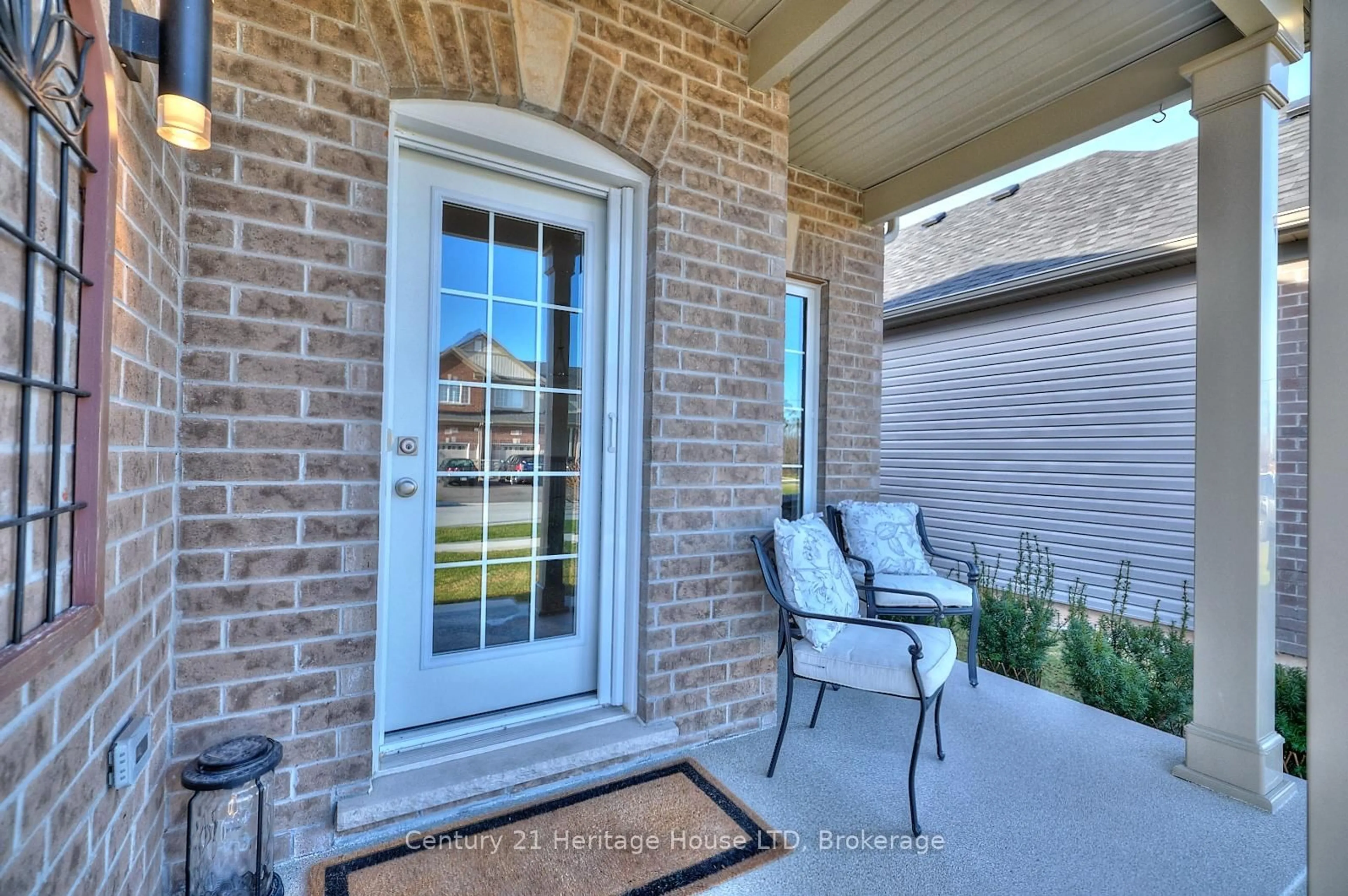 Indoor entryway for 394 Hummel Cres, Fort Erie Ontario L2A 0E8