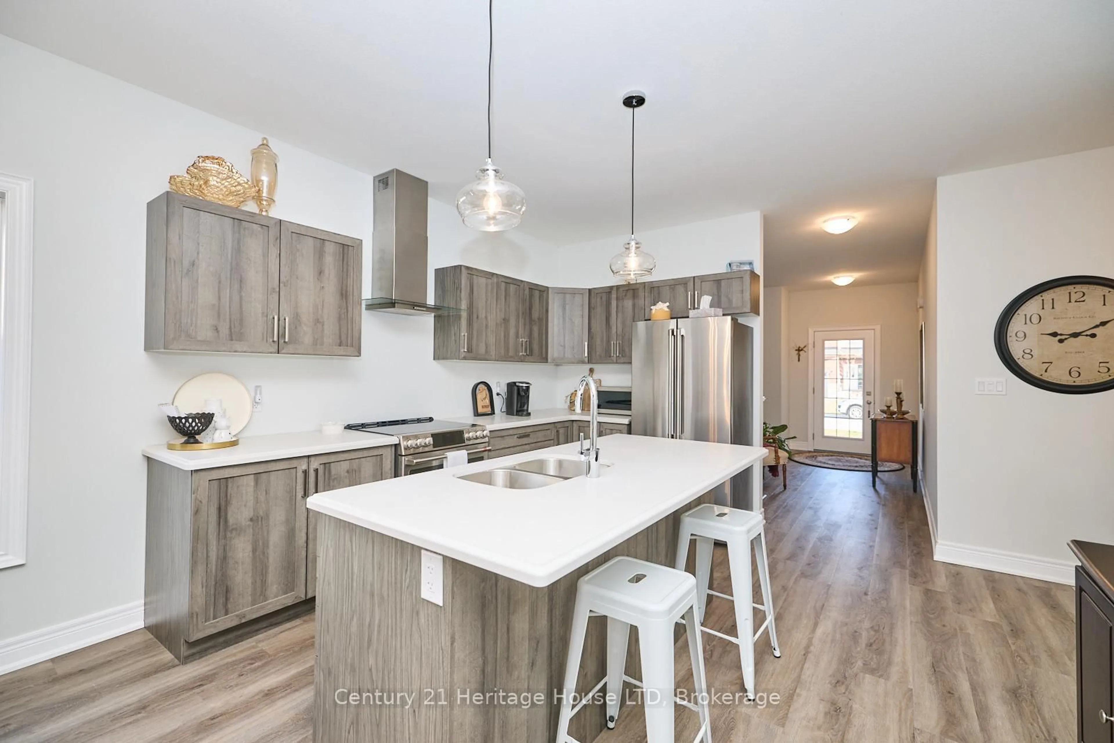 Open concept kitchen, unknown for 394 Hummel Cres, Fort Erie Ontario L2A 0E8