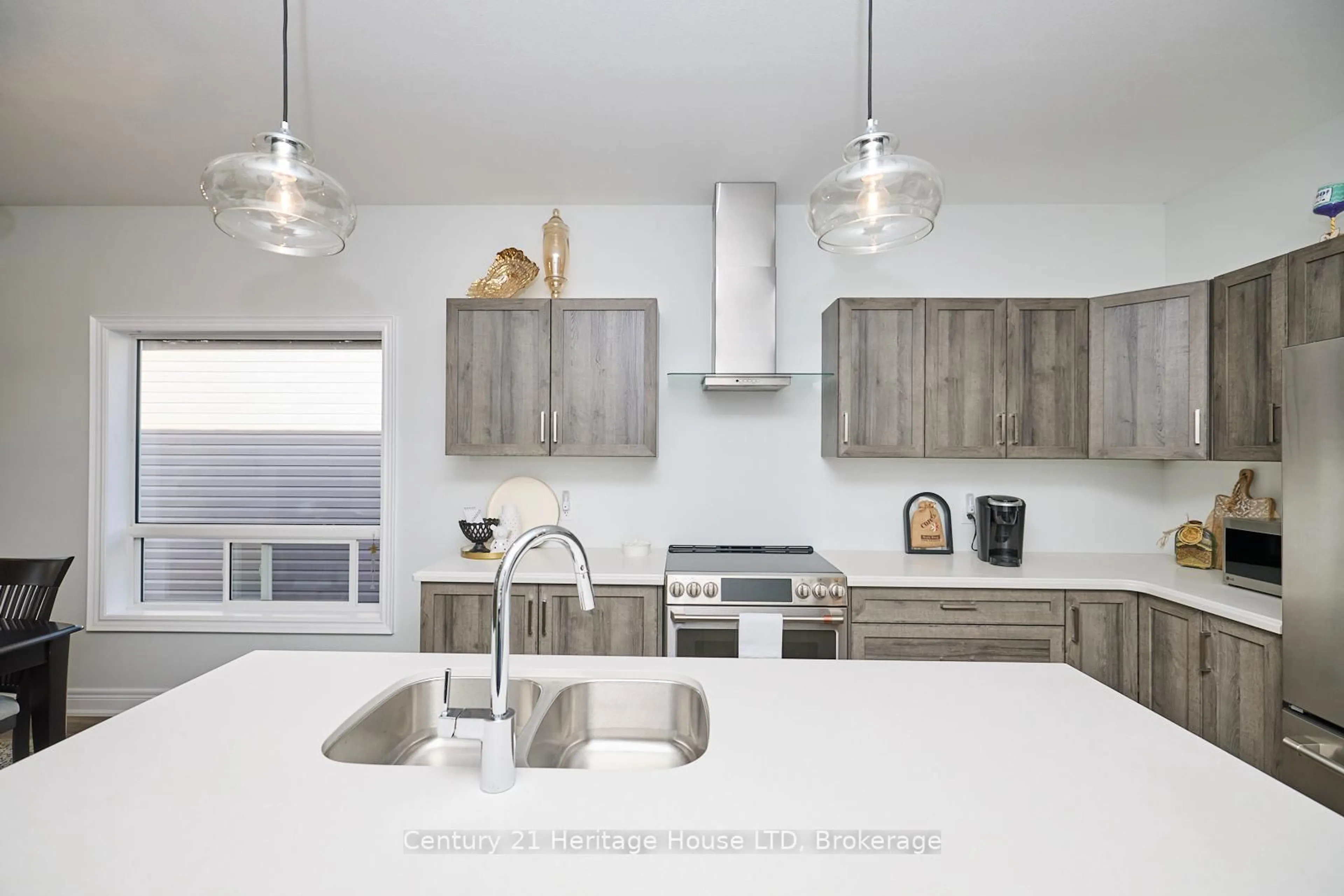 Contemporary kitchen, unknown for 394 Hummel Cres, Fort Erie Ontario L2A 0E8