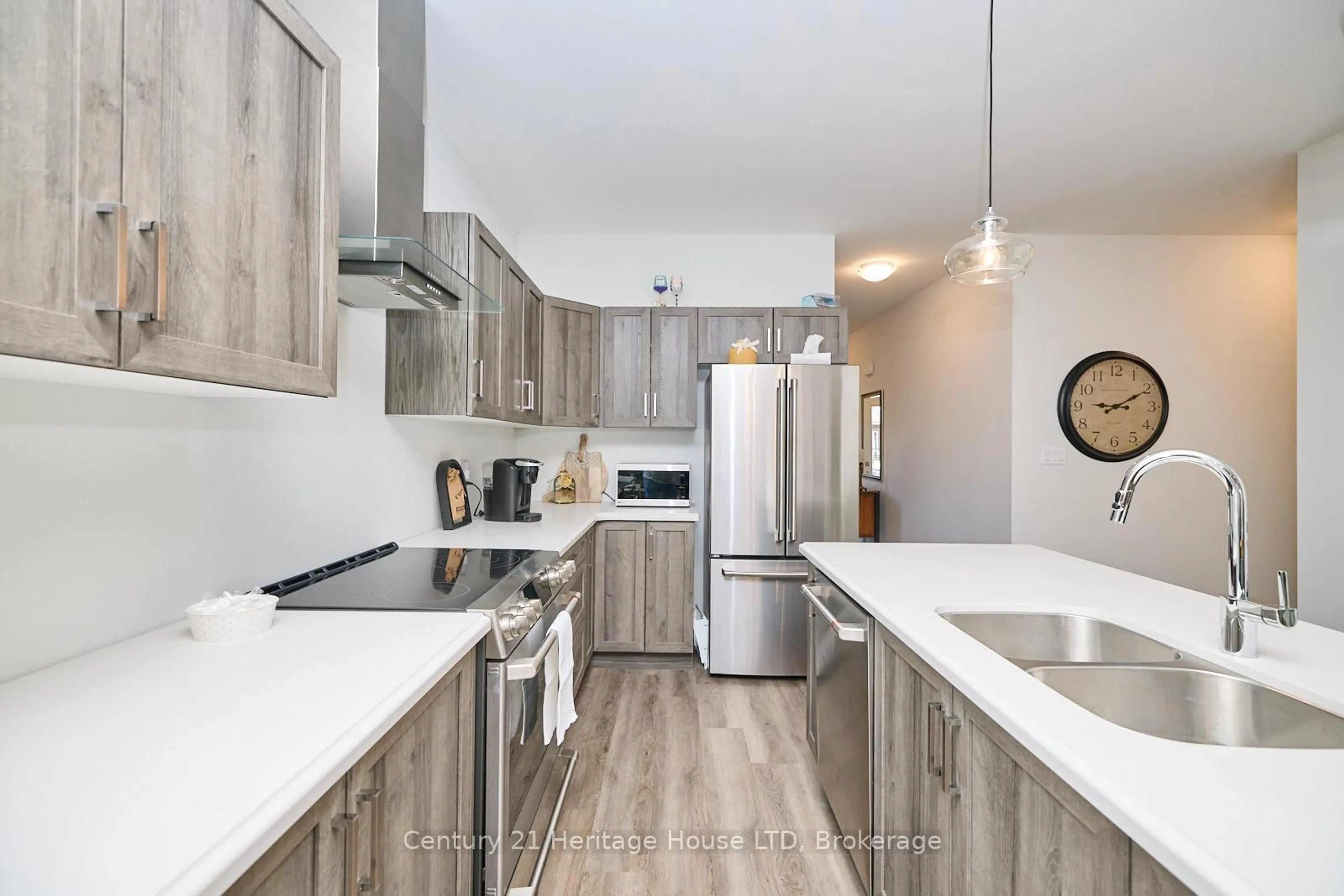 Contemporary kitchen, unknown for 394 Hummel Cres, Fort Erie Ontario L2A 0E8