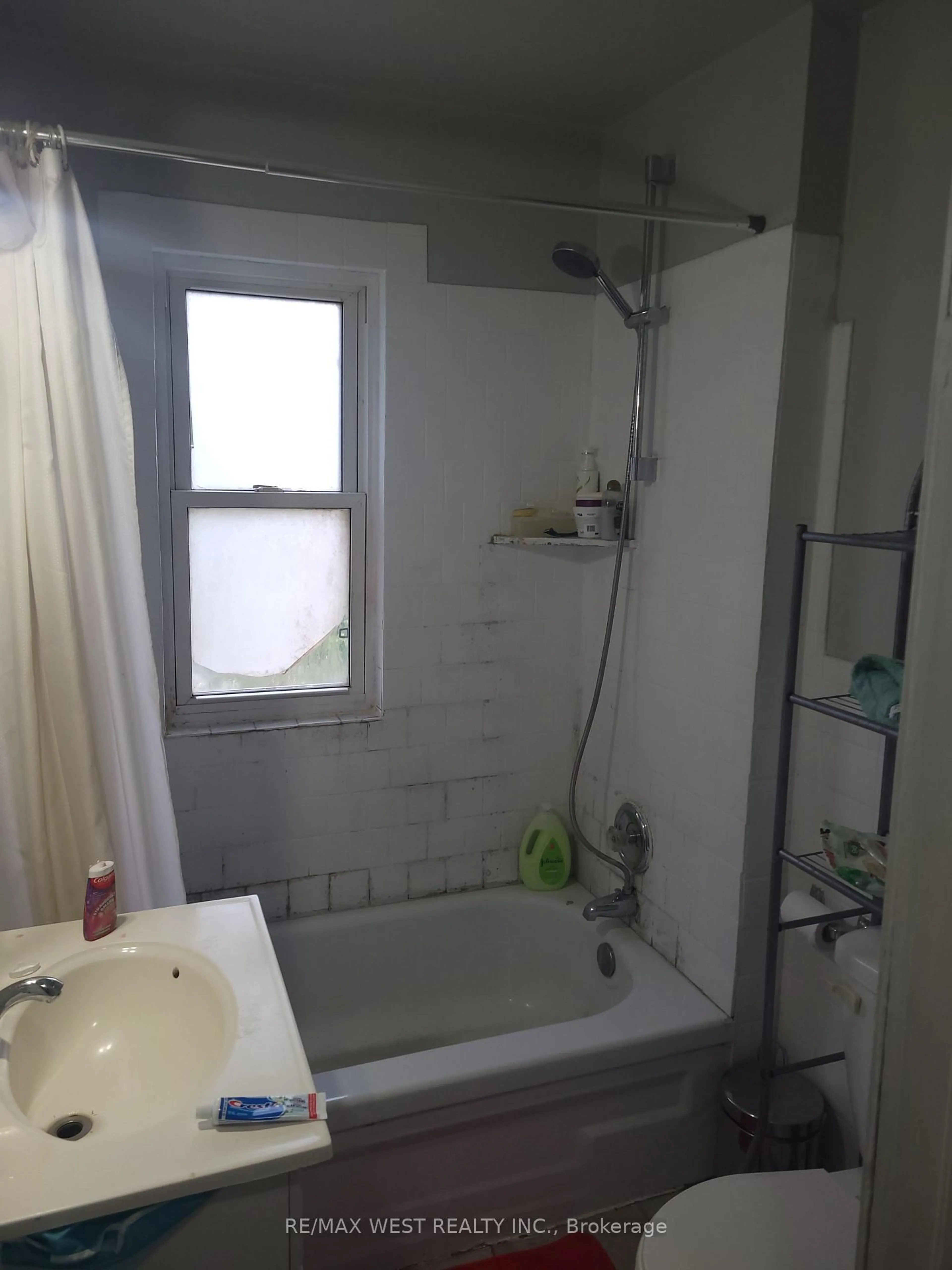 A pic of a room for 1238 Niagara St #1240, Windsor Ontario N9A 3V6