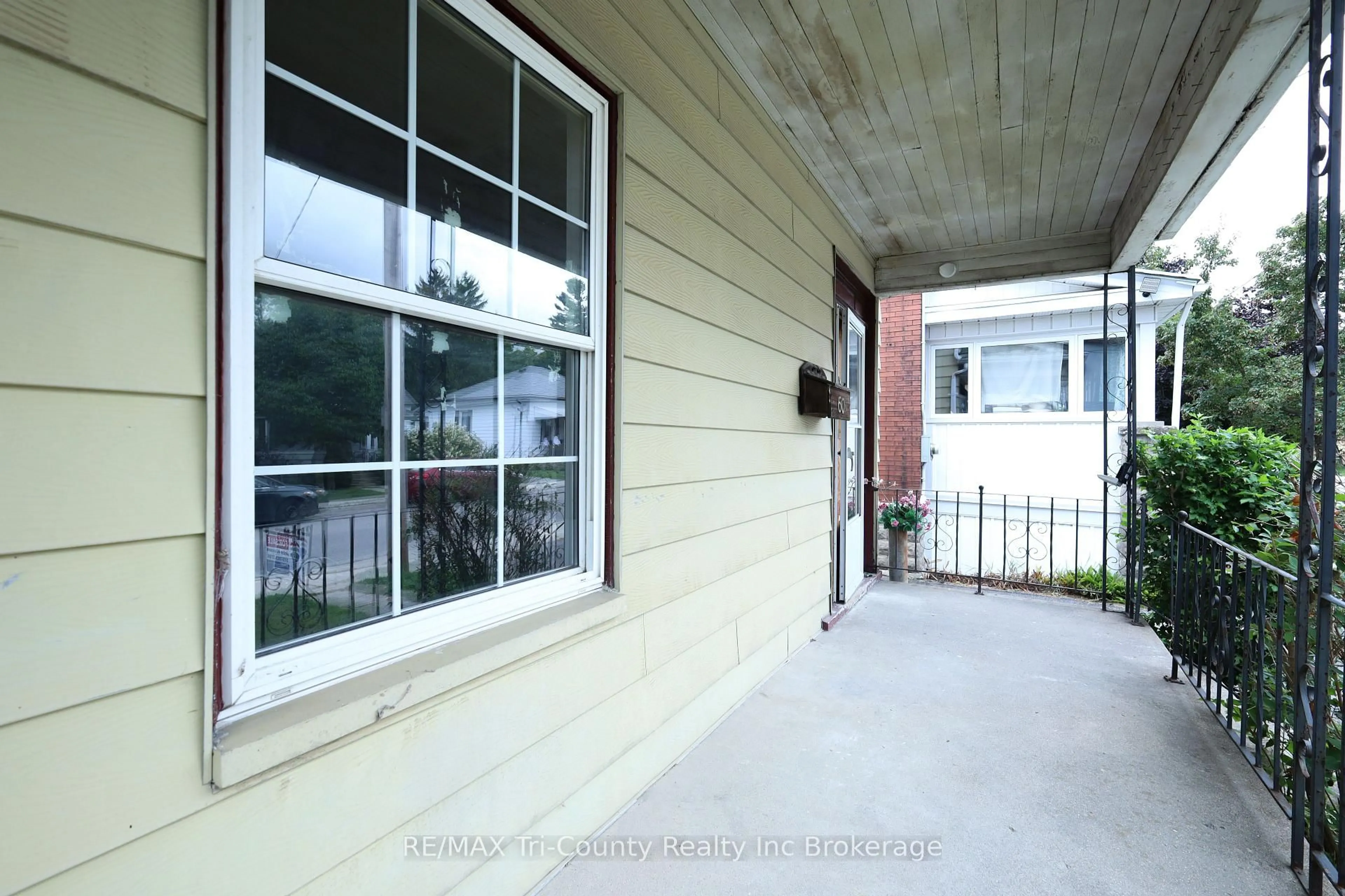 Unknown for 60 Manitoba St, St. Thomas Ontario N5P 3A4