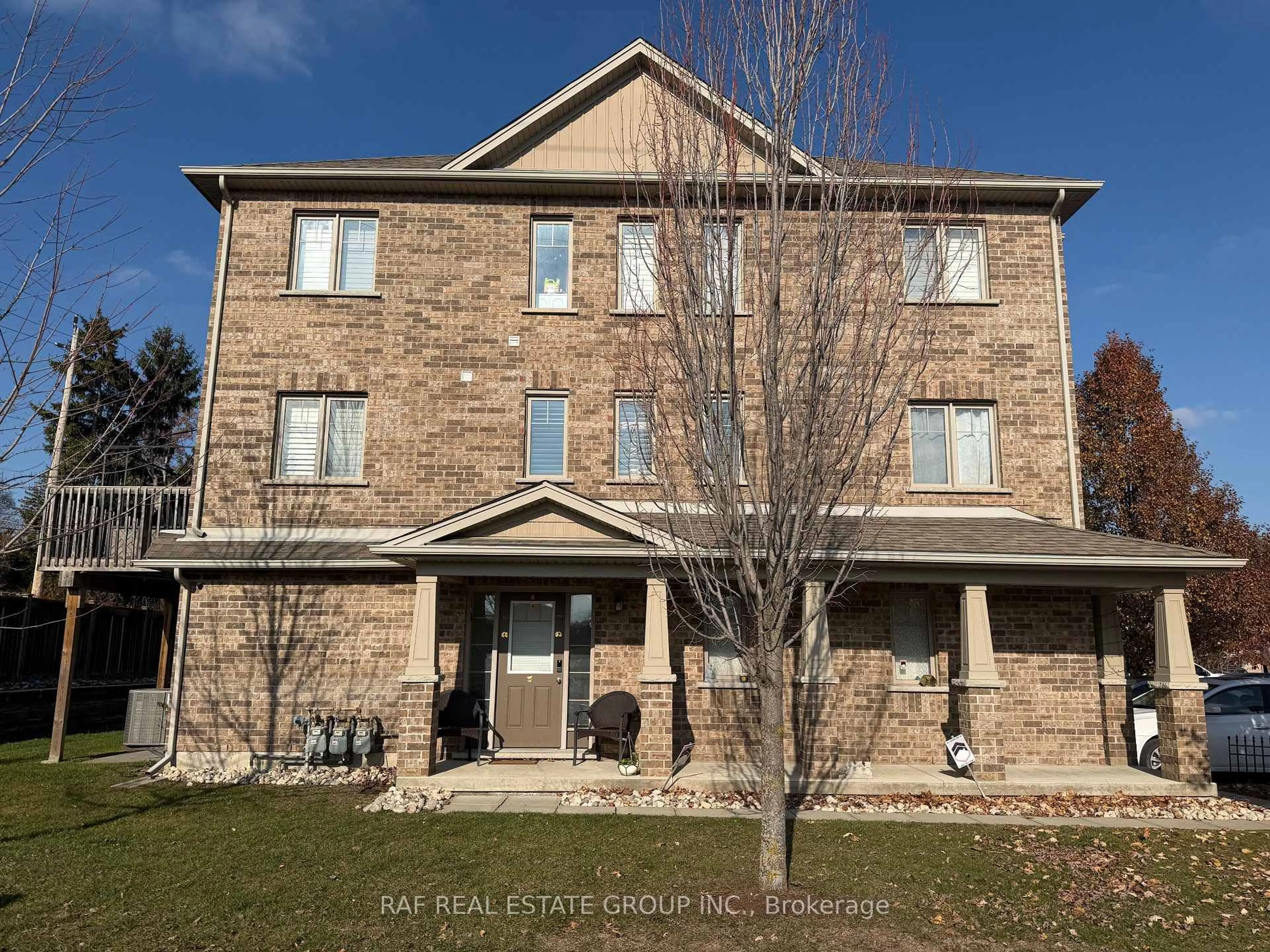 Home with brick exterior material, building for 750 Lawrence St #1, Cambridge Ontario N3H 0A9