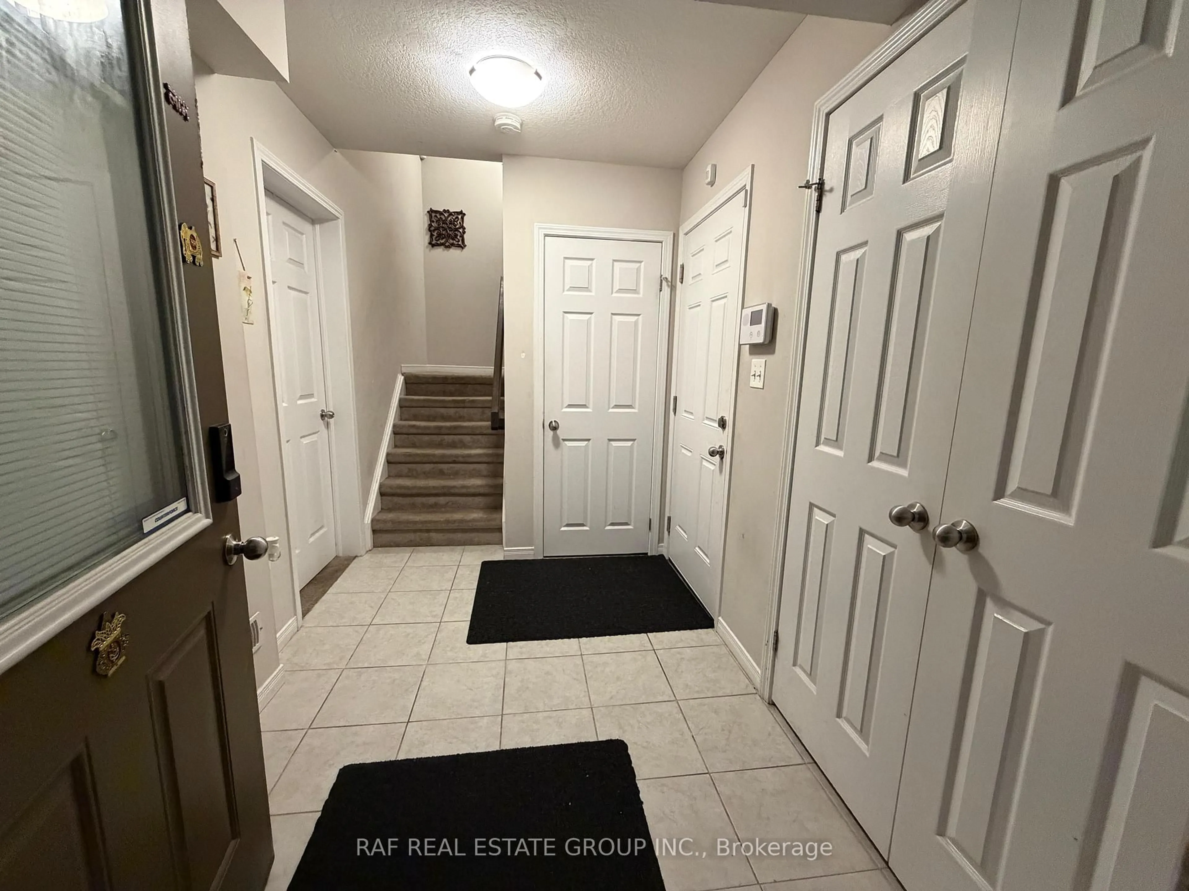 Indoor entryway for 750 Lawrence St #1, Cambridge Ontario N3H 0A9