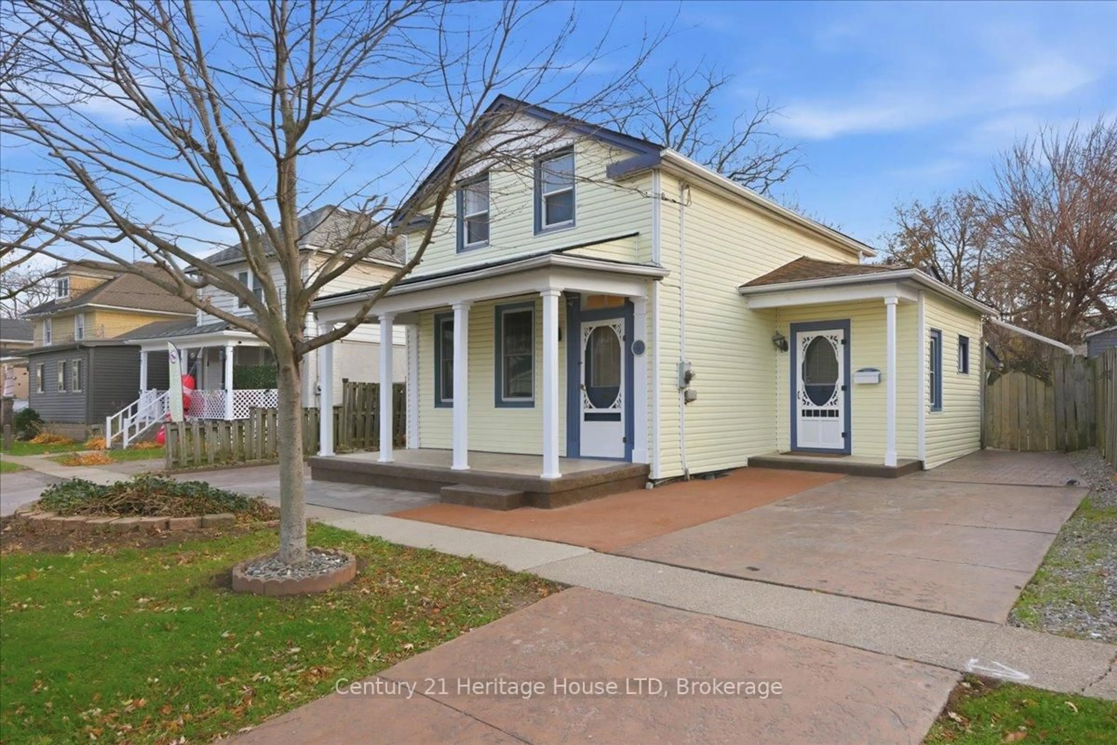 Home with vinyl exterior material, street for 4 Cross St, St. Catharines Ontario L2R 2W5