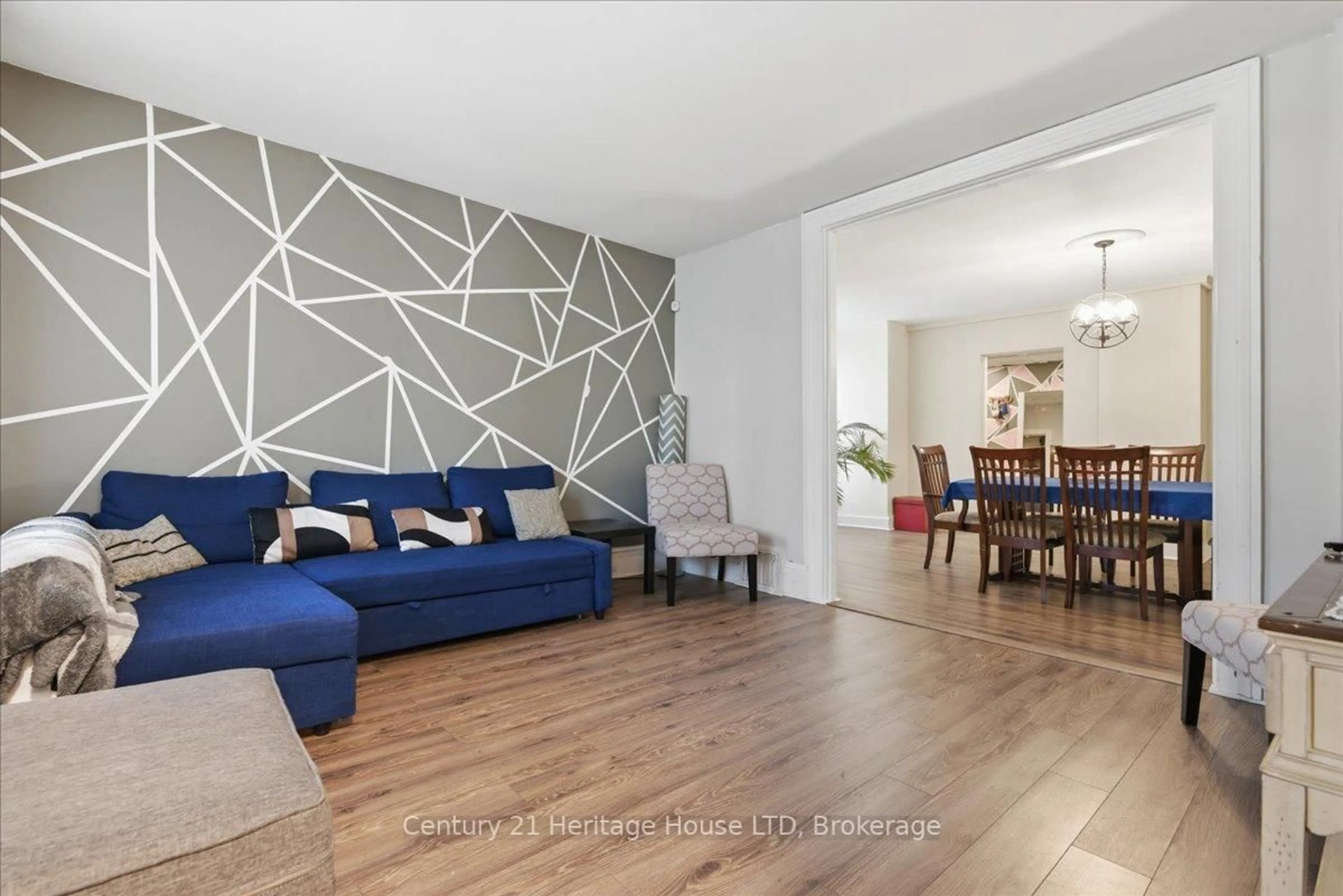 Living room with furniture, unknown for 4 Cross St, St. Catharines Ontario L2R 2W5