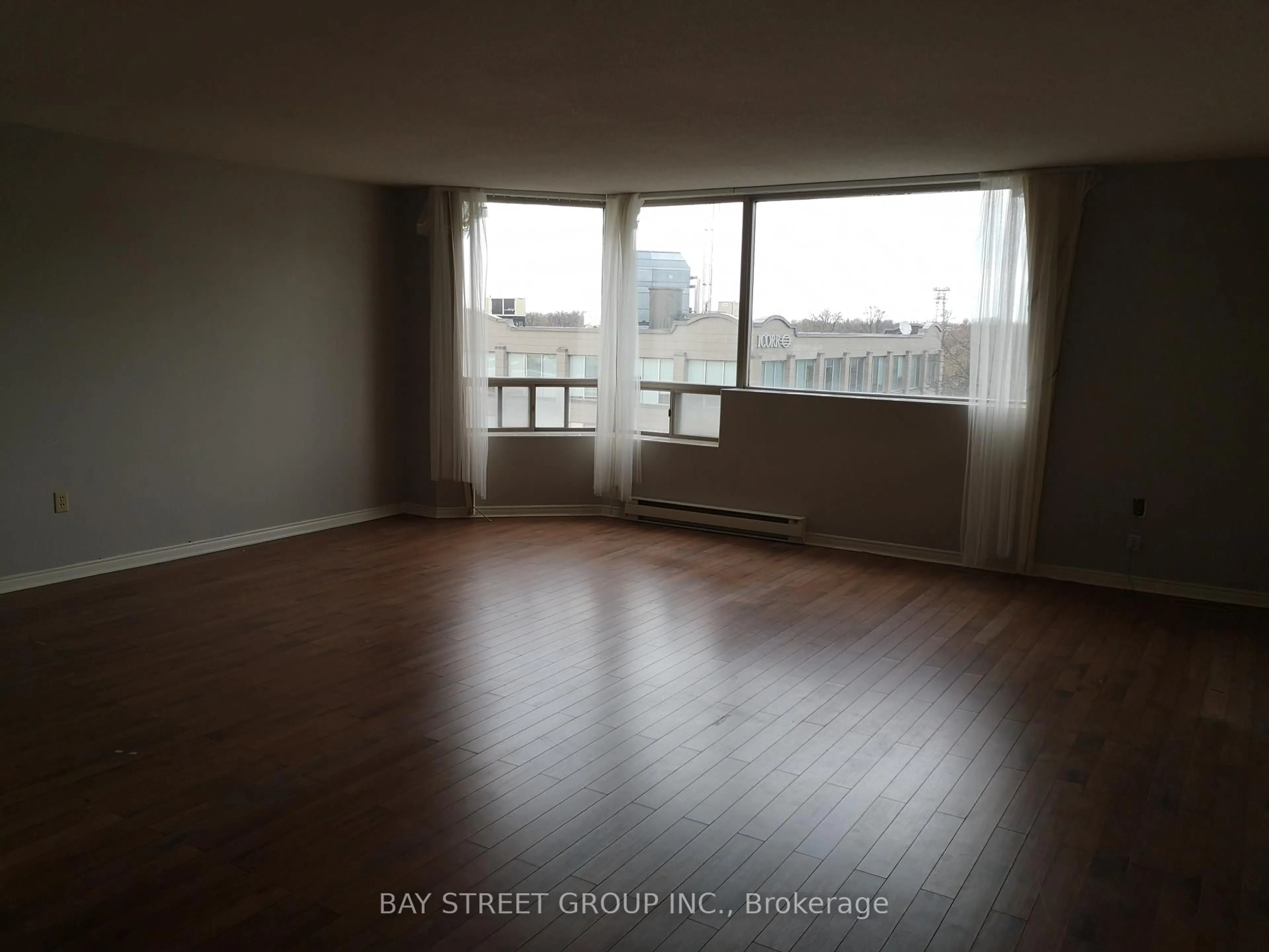 A pic of a room for 695 Richmond St #708, London East Ontario N6A 5M8