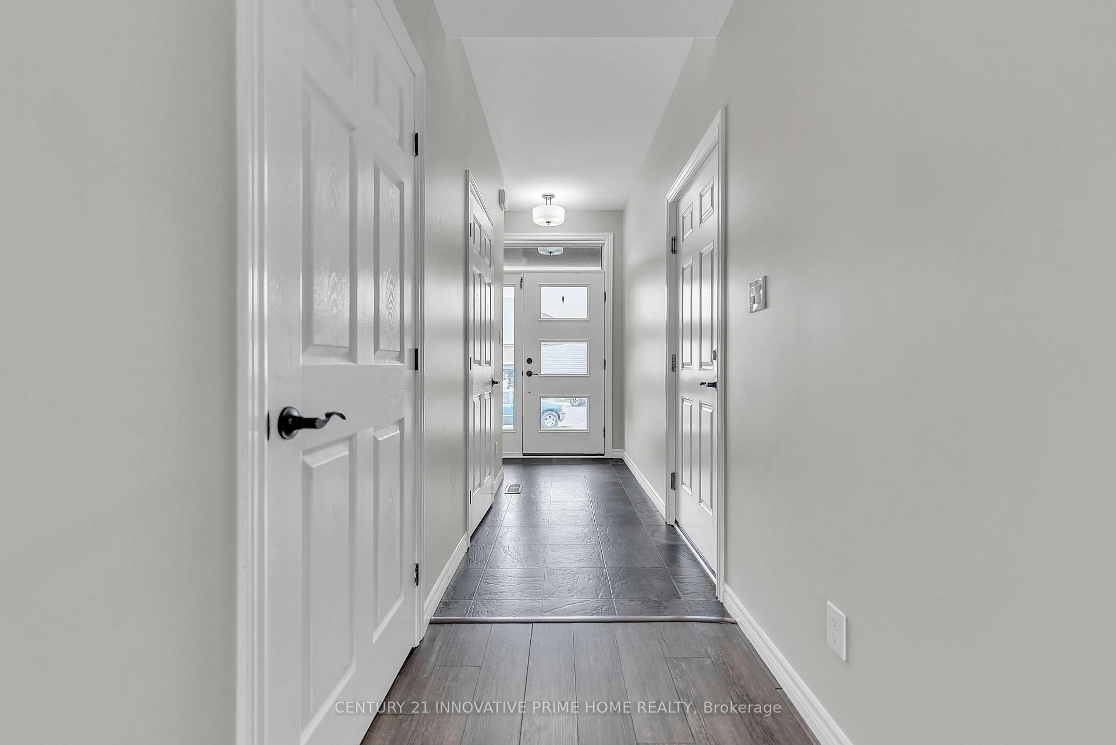 Indoor entryway for 14 Ledgerock Crt, Quinte West Ontario K8R 1G3
