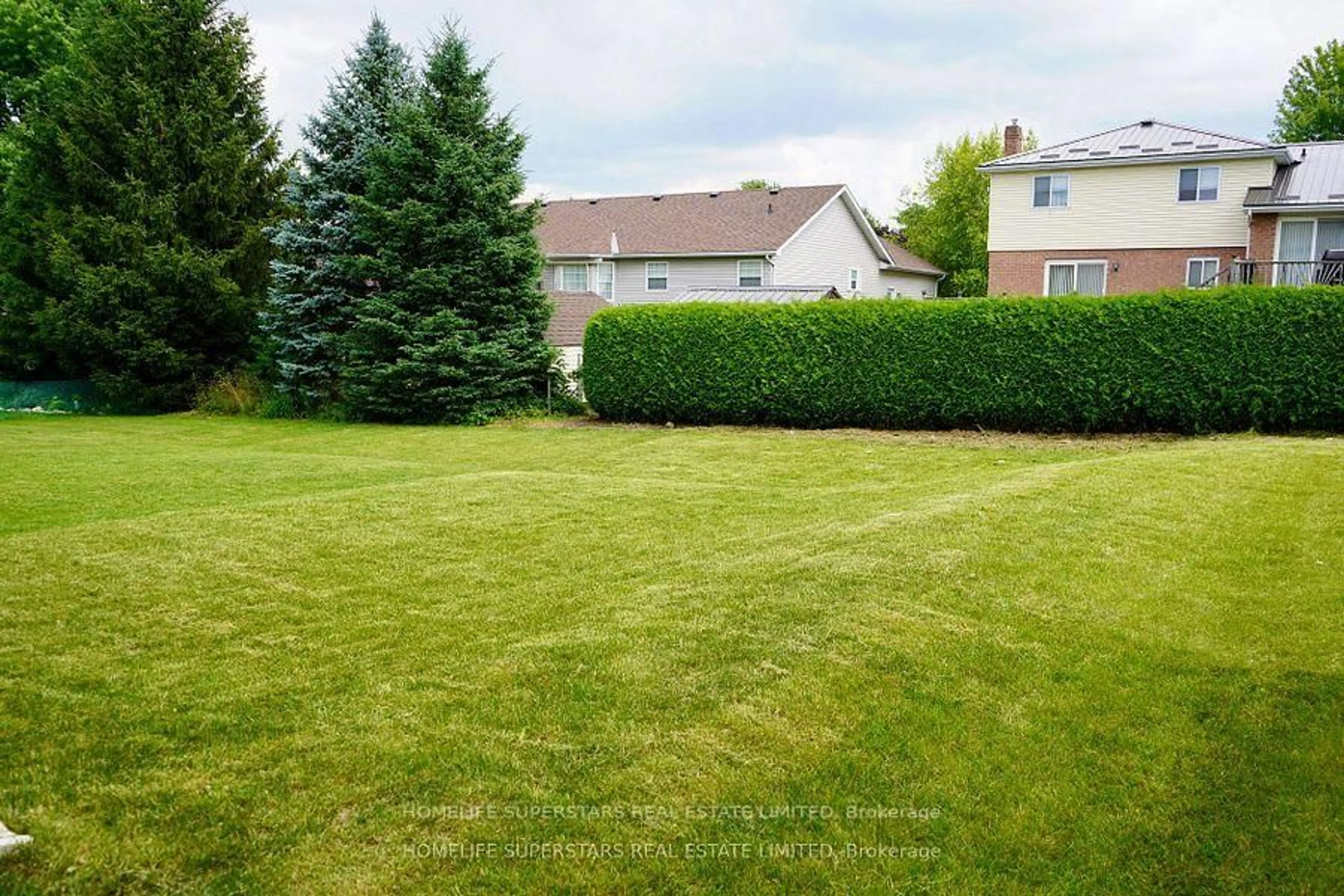 A pic from outside/outdoor area/front of a property/back of a property/a pic from drone, street for 121 Stonebrook Way, Grey Highlands Ontario N0C 1H0