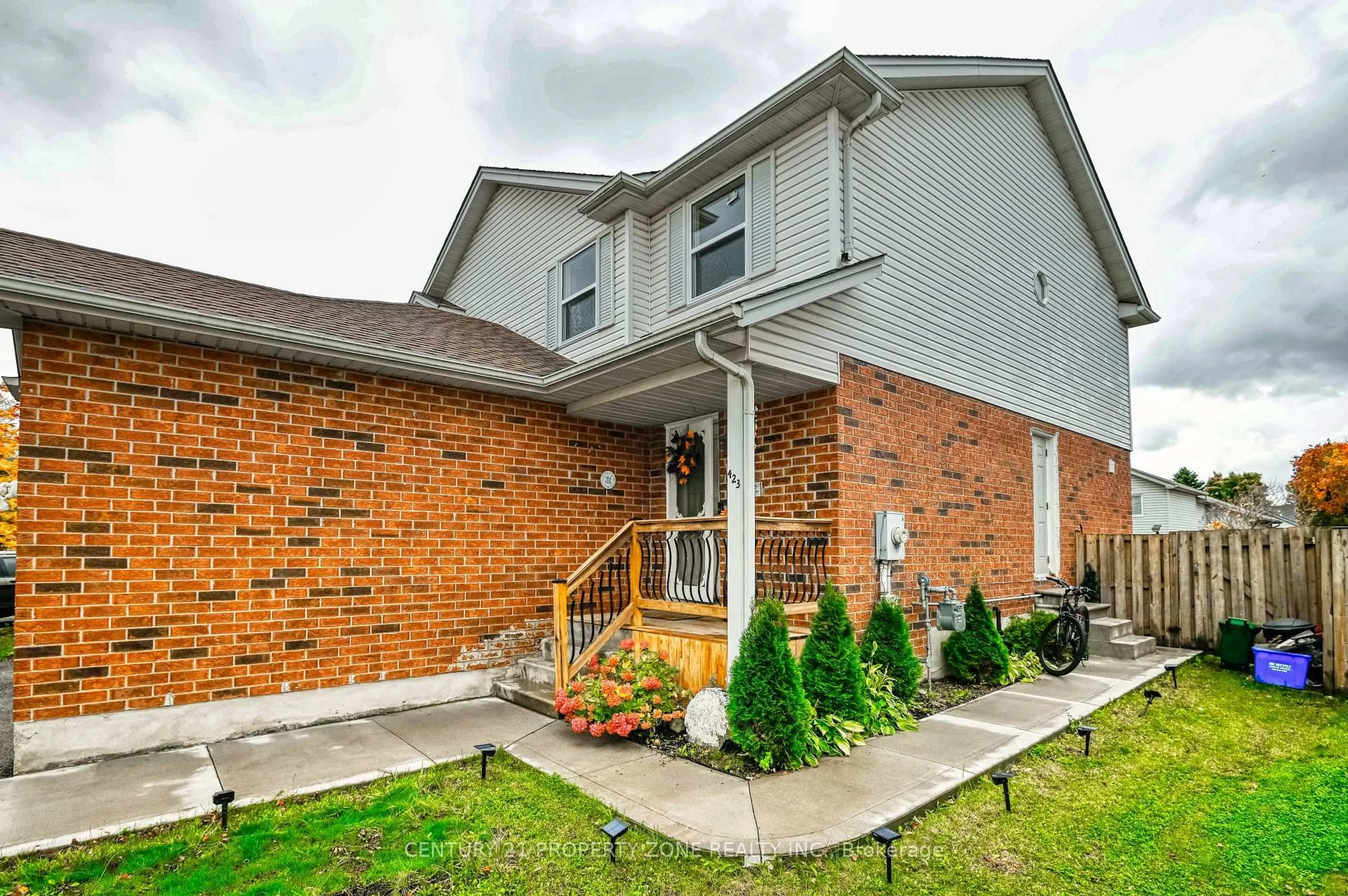 Home with brick exterior material, unknown for 423 OLD NEWBURY Lane, Cambridge Ontario N3H 5N9