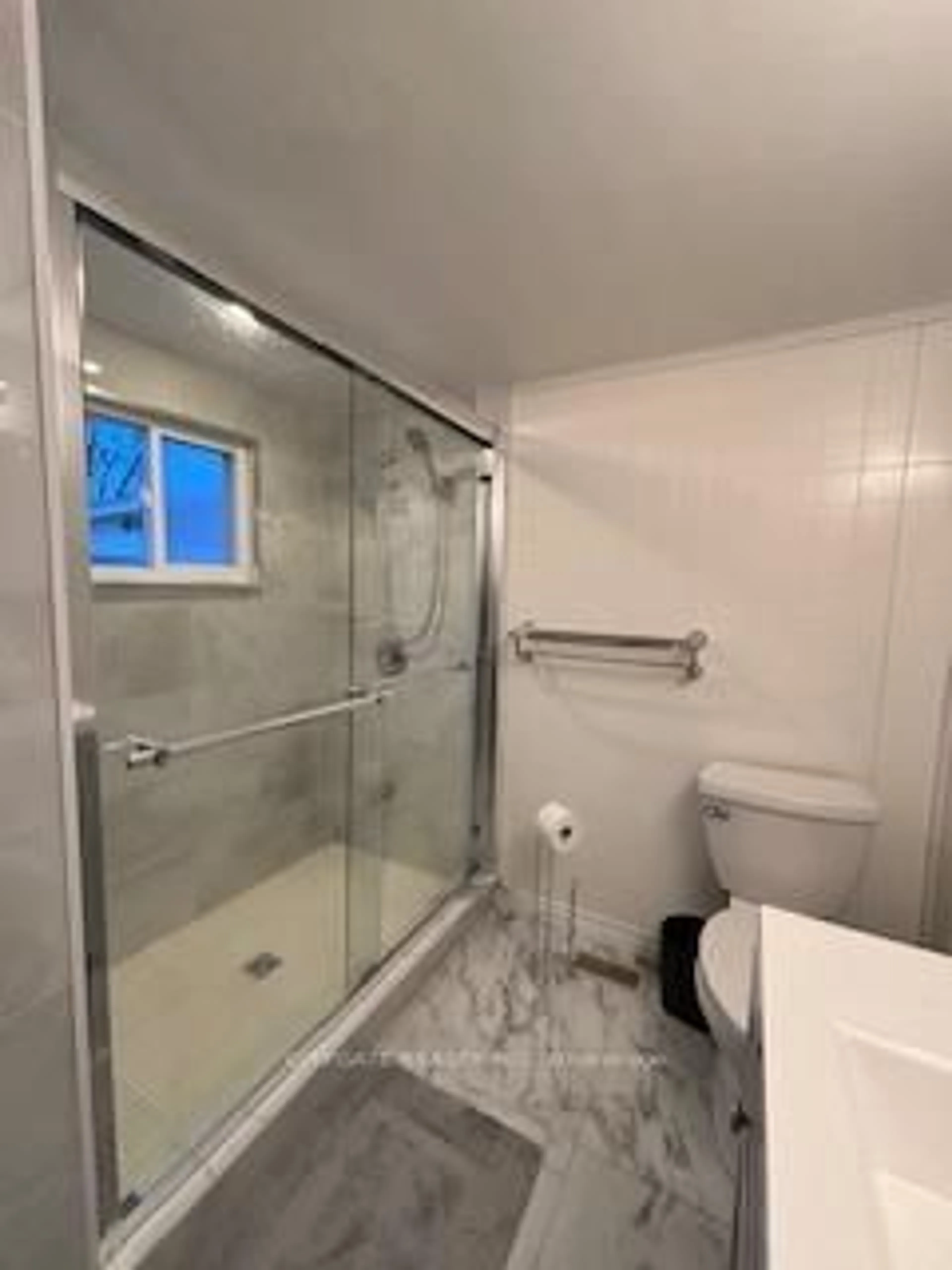 Standard bathroom, ceramic/tile floor for 7801 Woodbine St, Niagara Falls Ontario L2H 1C4
