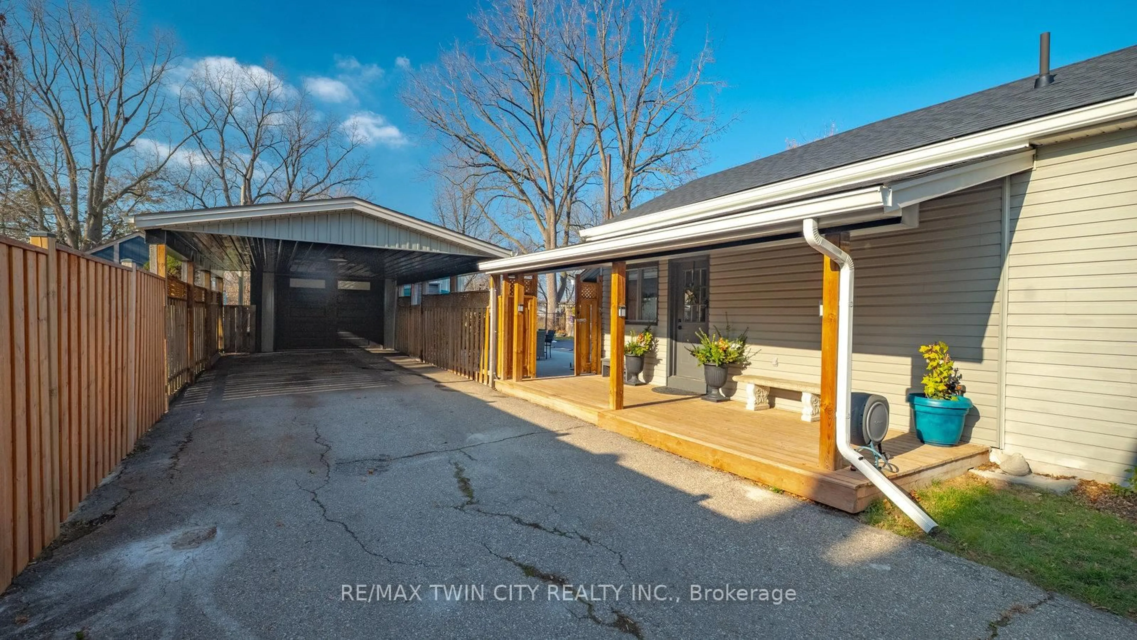 Unknown for 116 Eagle Ave, Brantford Ontario N3S 1Z5