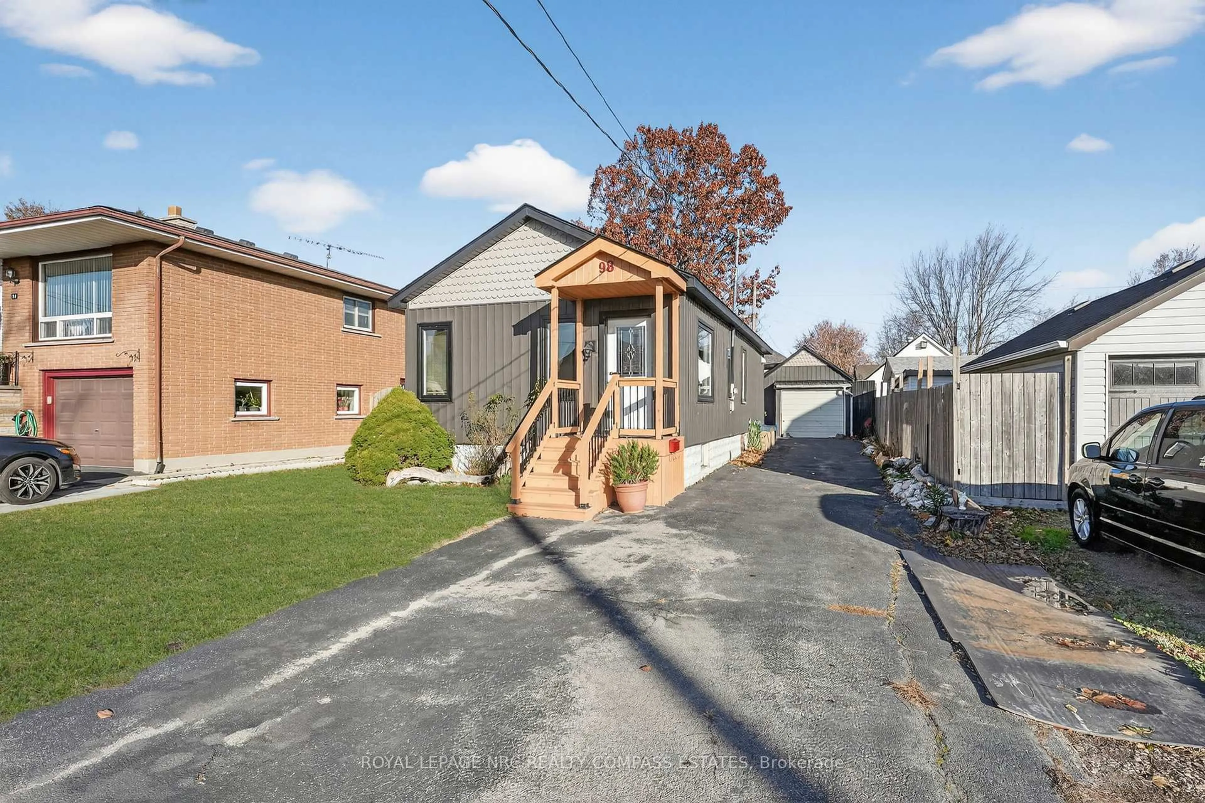 Home with brick exterior material, street for 98 Cross St, Port Colborne Ontario L3K 1L2