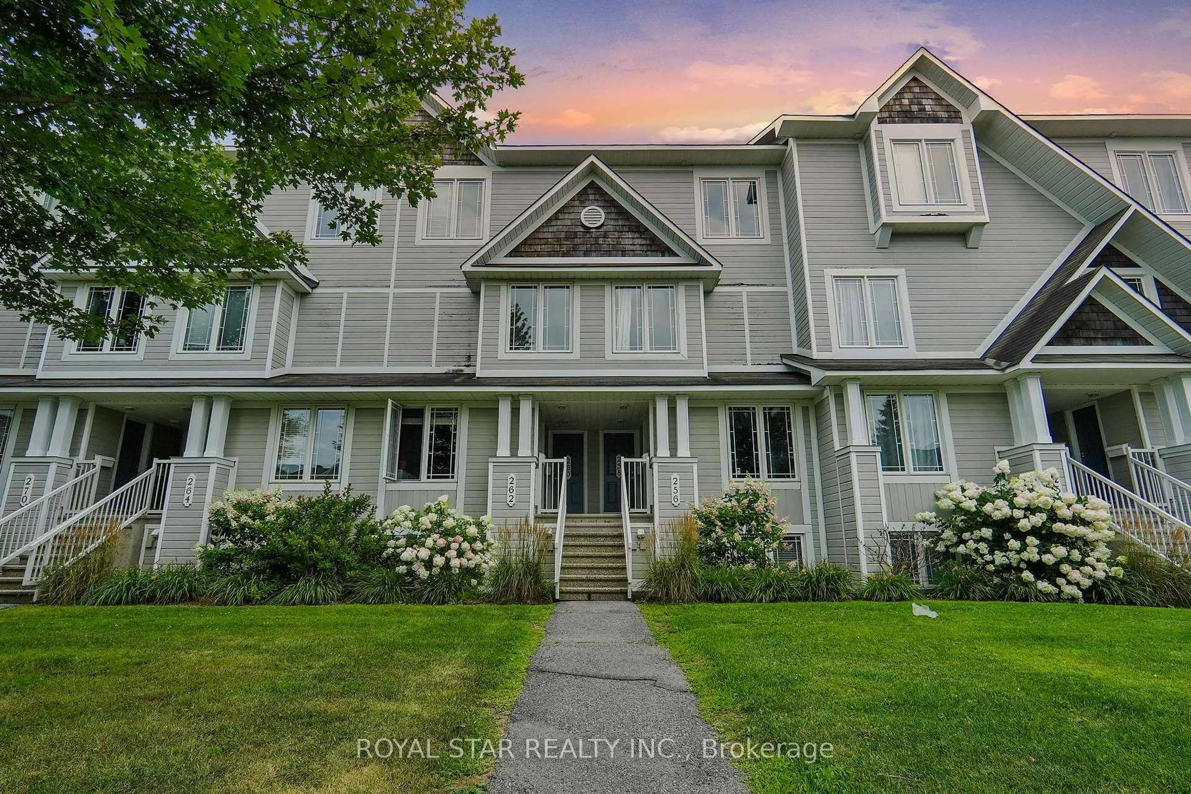 A pic from outside/outdoor area/front of a property/back of a property/a pic from drone, street for 258 Meadowbreeze Dr, Ottawa Ontario K2M 3A5