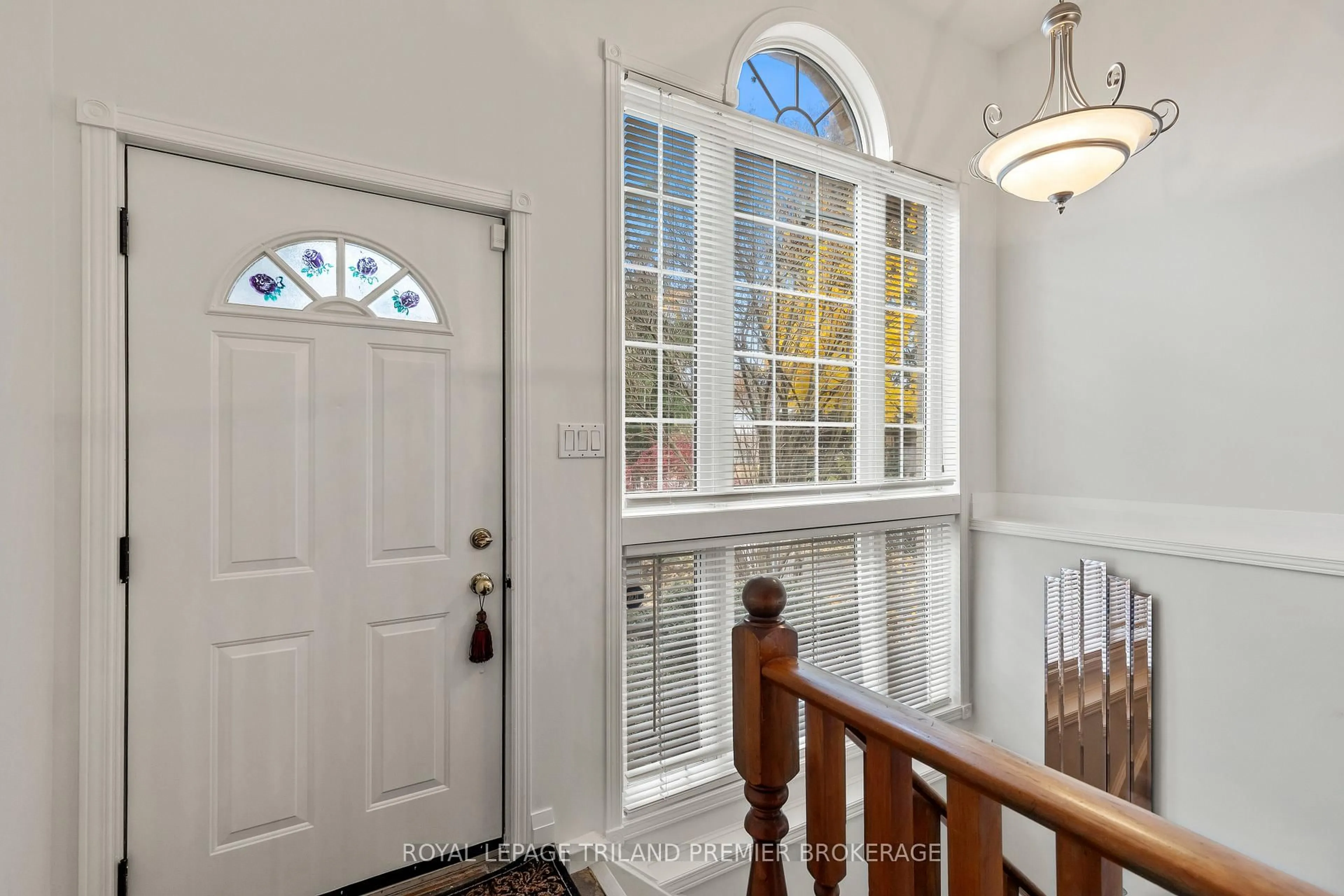 Indoor entryway for 408 Brookhaven Pl, London East Ontario N5Y 5N5