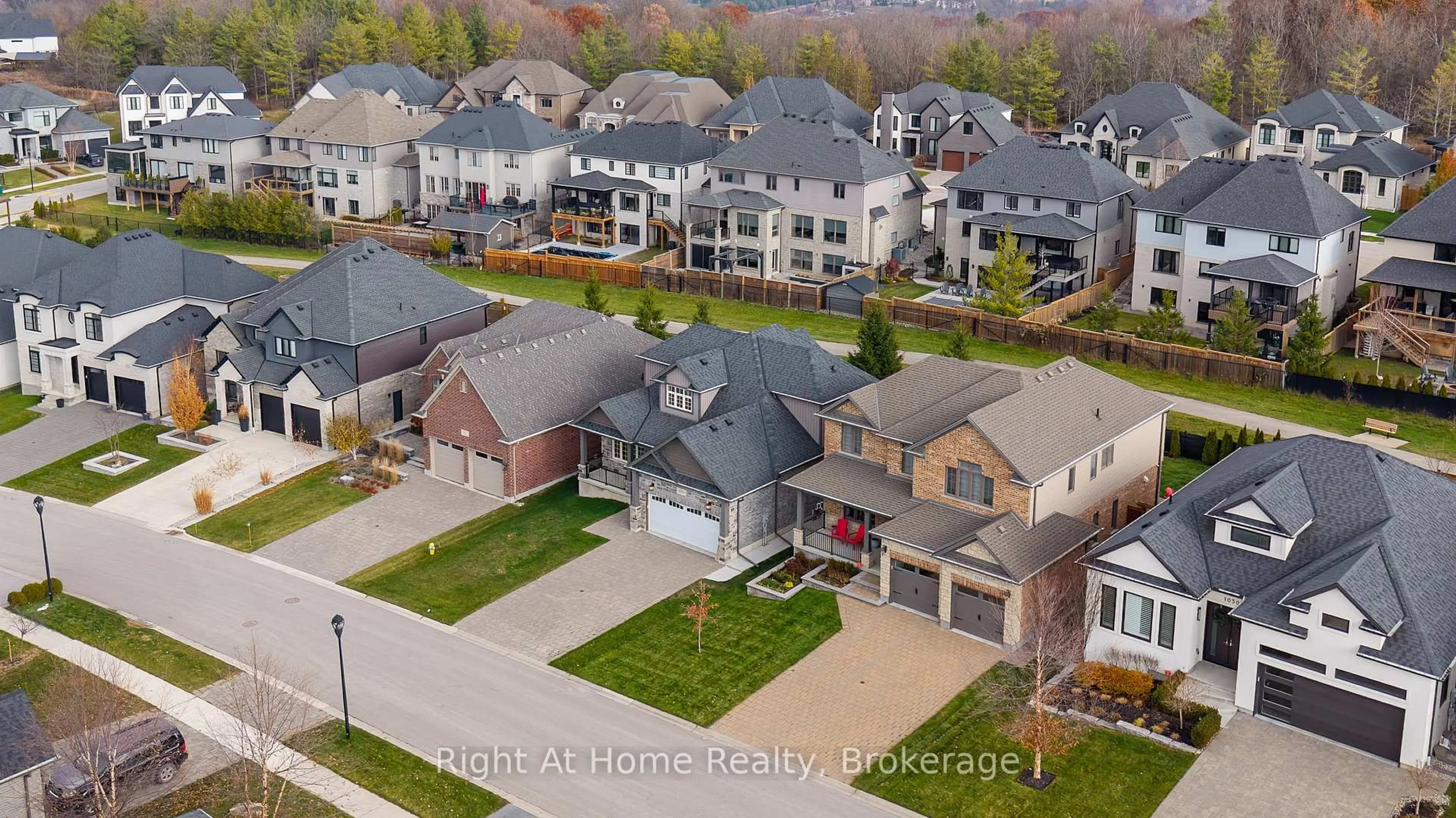A pic from outside/outdoor area/front of a property/back of a property/a pic from drone, street for 1038 Trailsway Ave, London South Ontario N6K 0J2